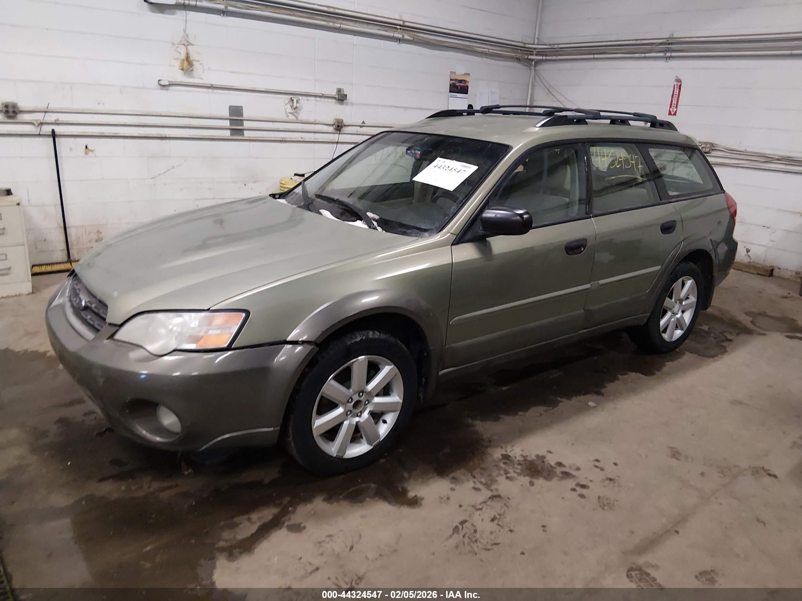 SUBARU OUTBACK image 2