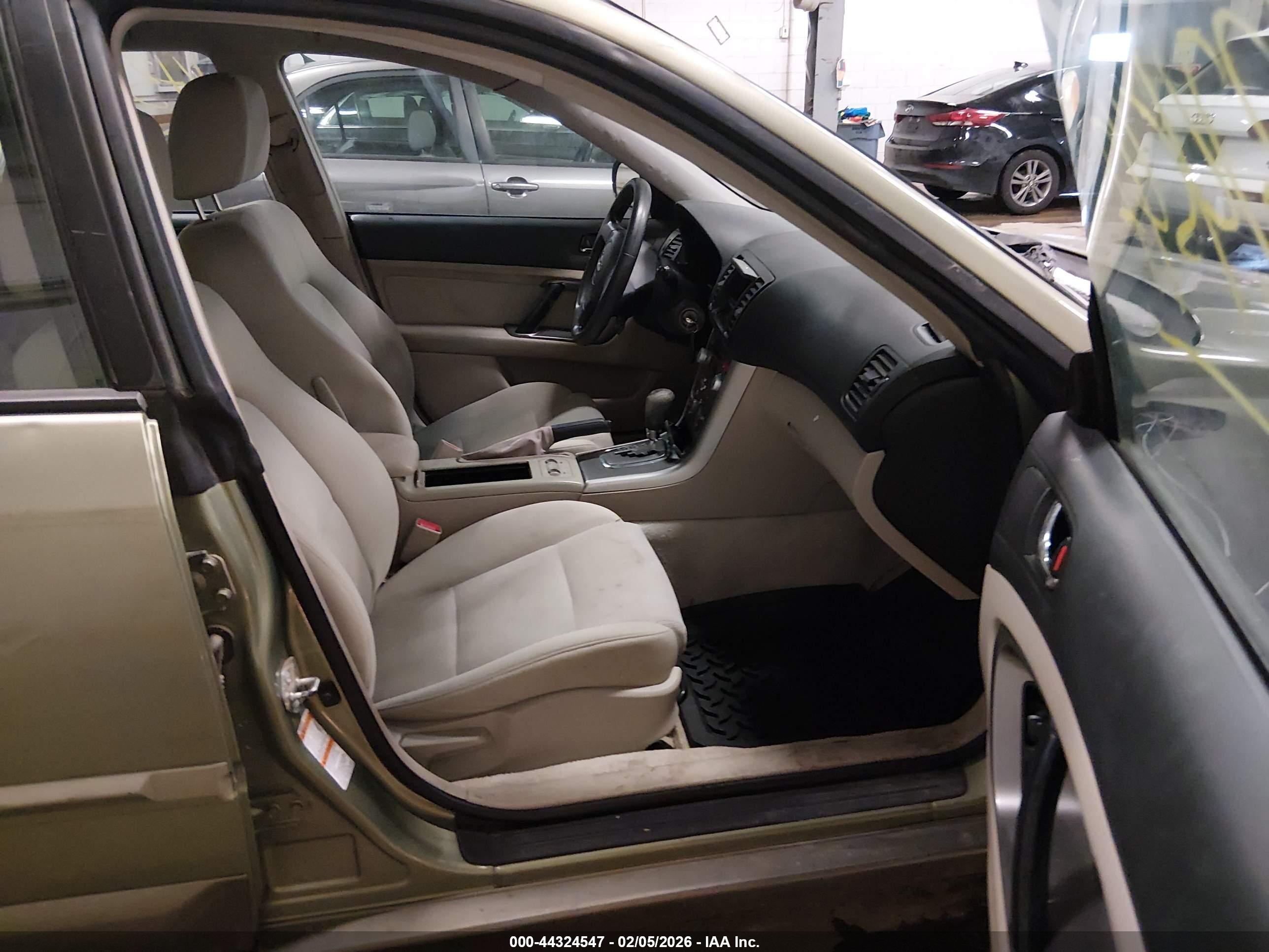 SUBARU OUTBACK image 5