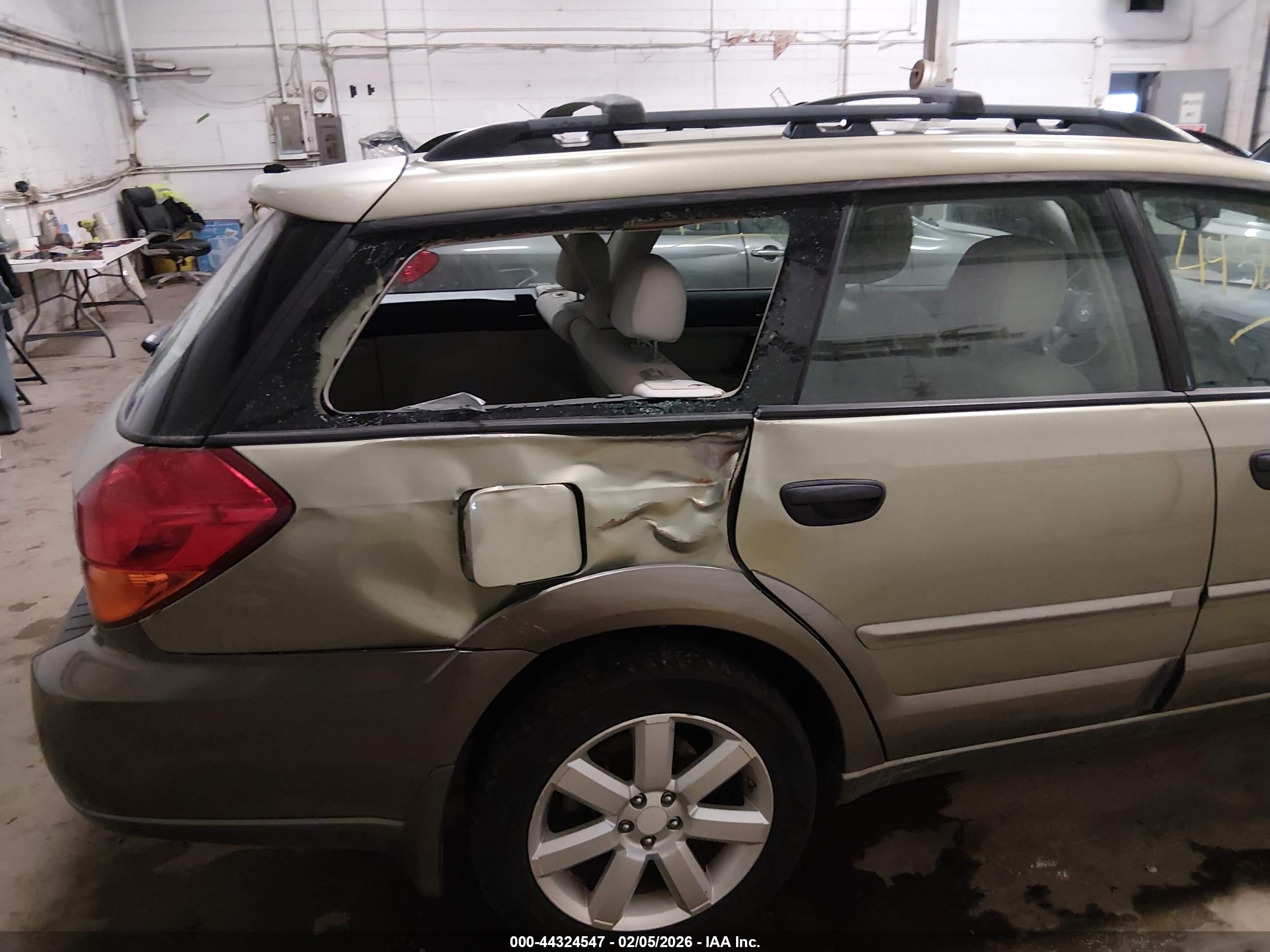SUBARU OUTBACK image 6
