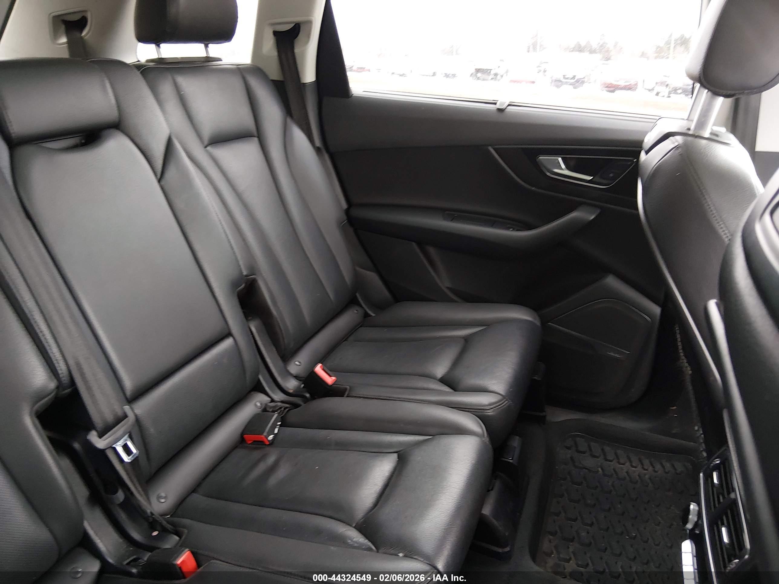 AUDI Q7 image 8