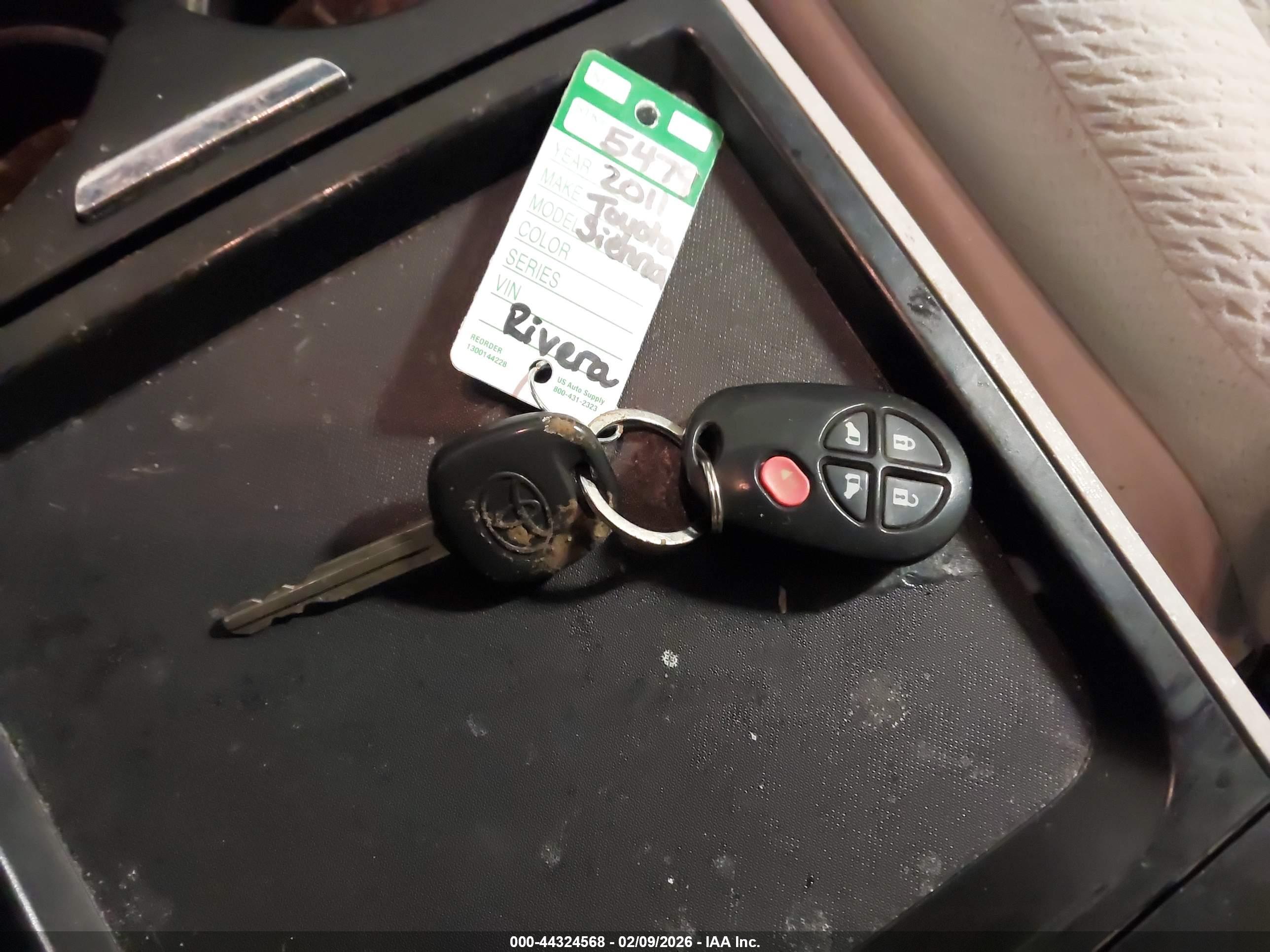 TOYOTA SIENNA image 11
