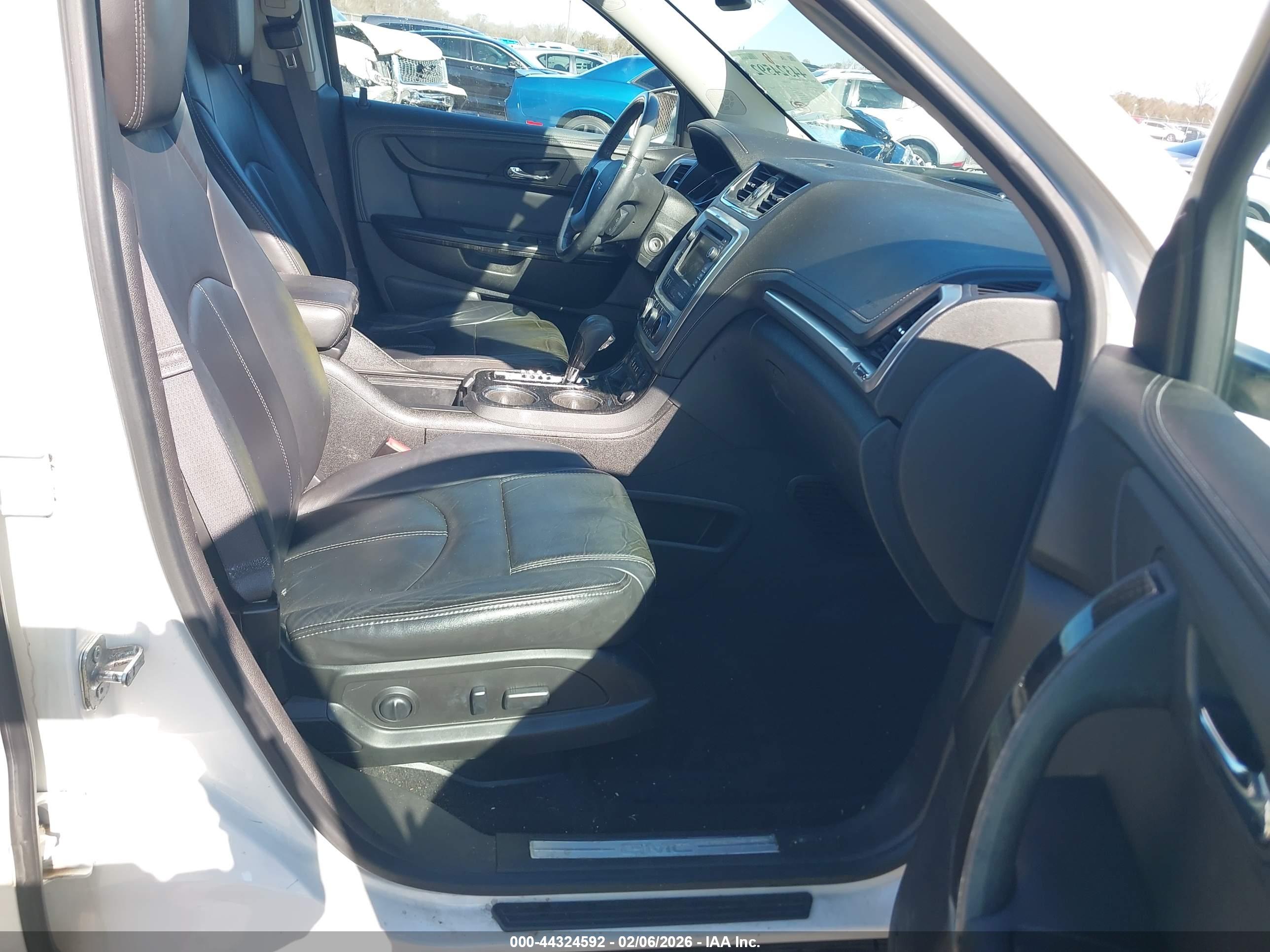 GMC ACADIA image 5