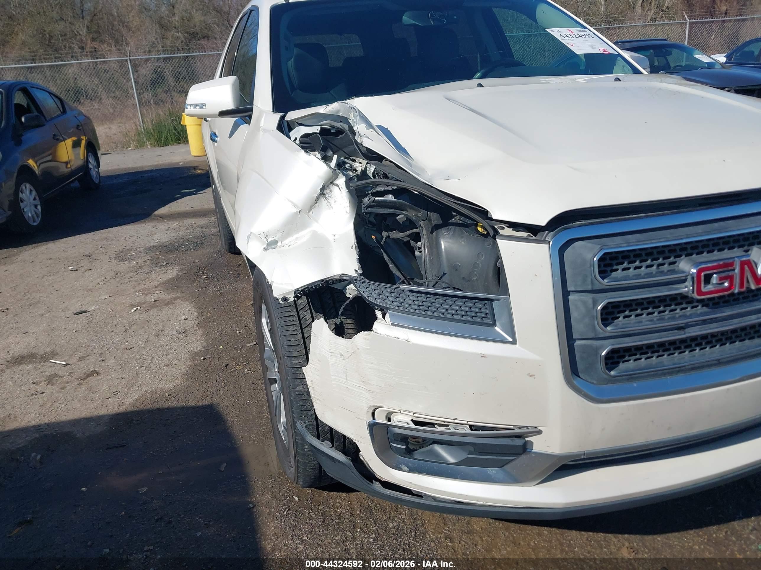 GMC ACADIA image 6