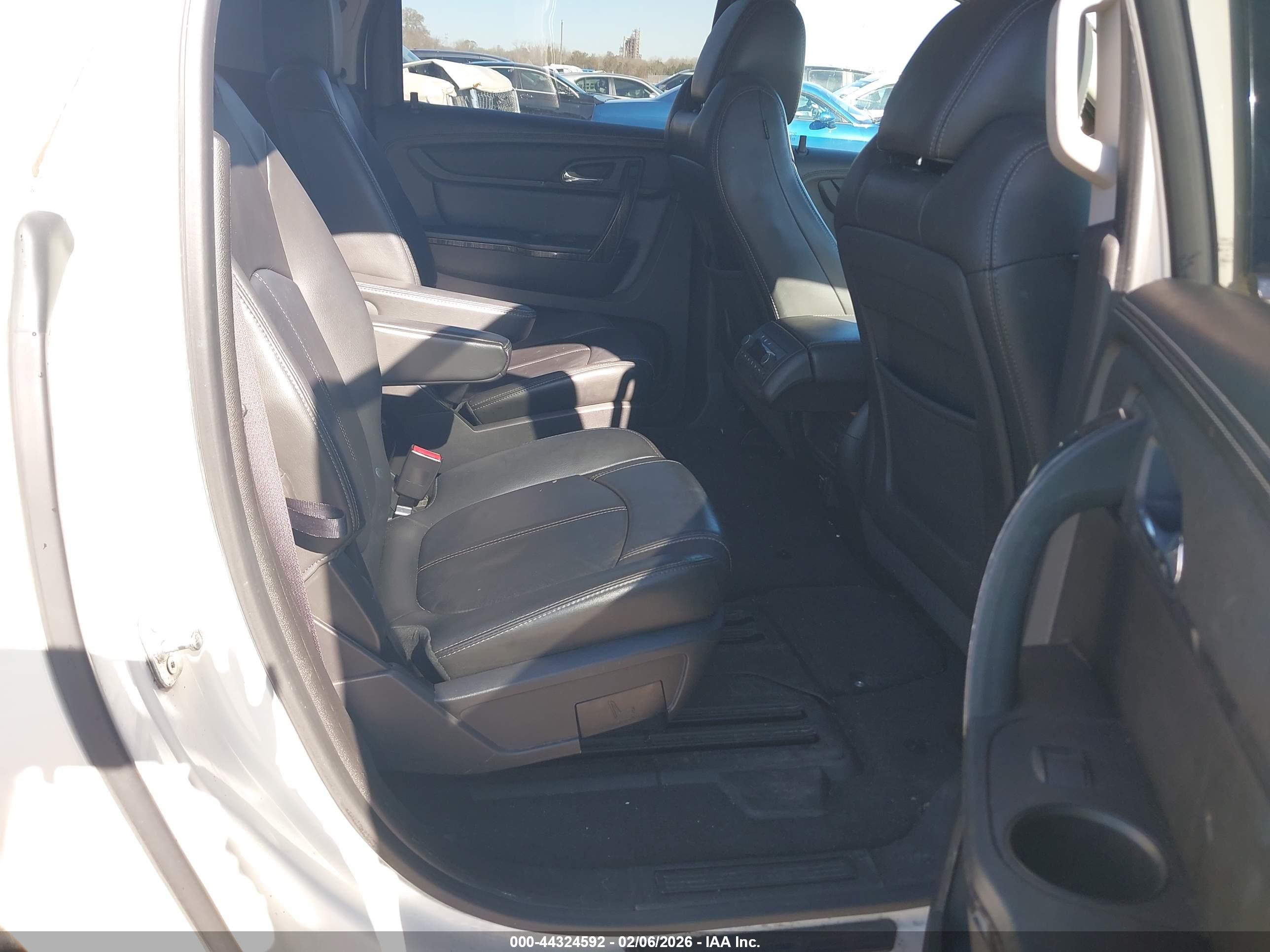 GMC ACADIA image 8