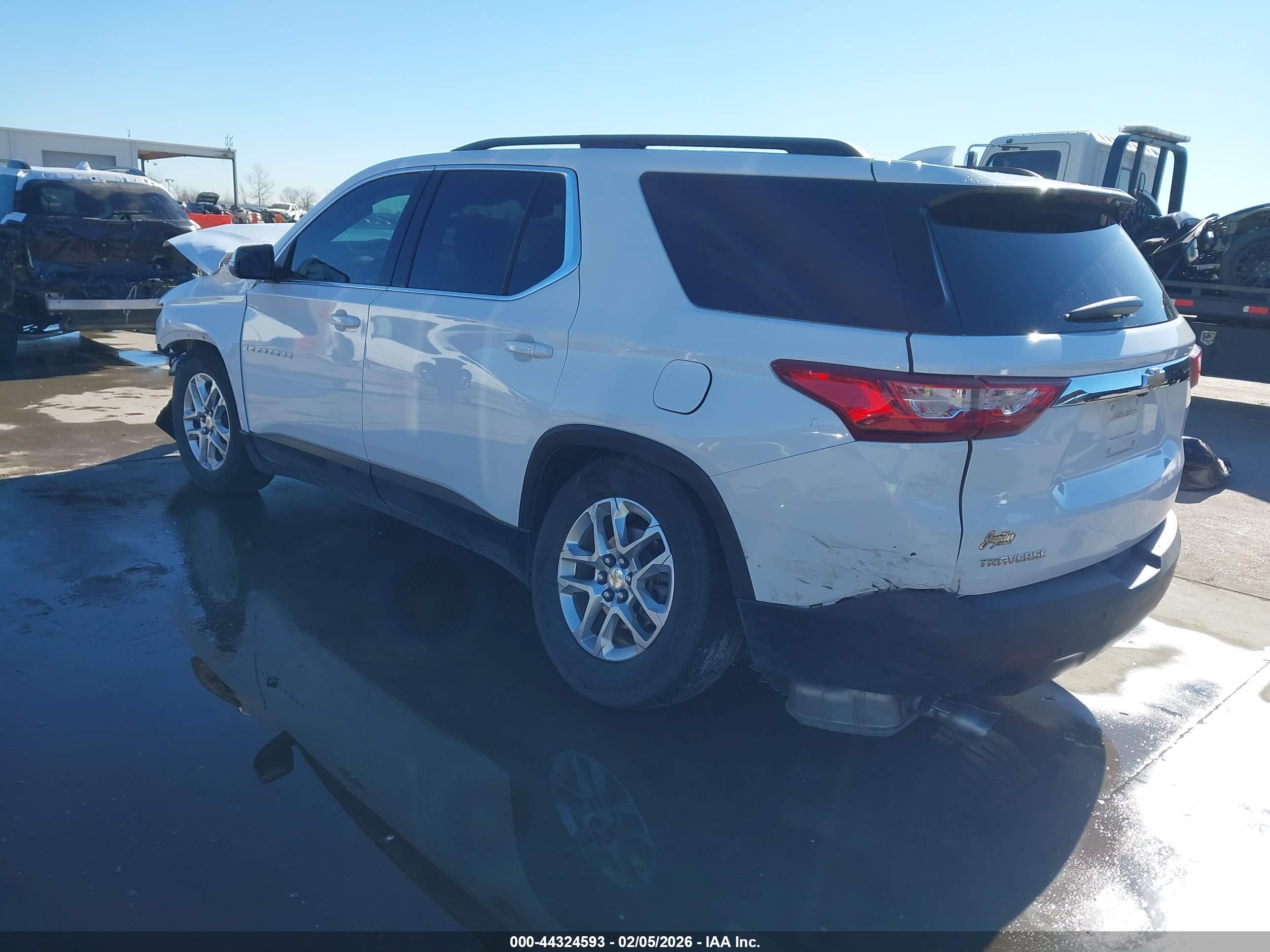 CHEVROLET TRAVERSE image 3