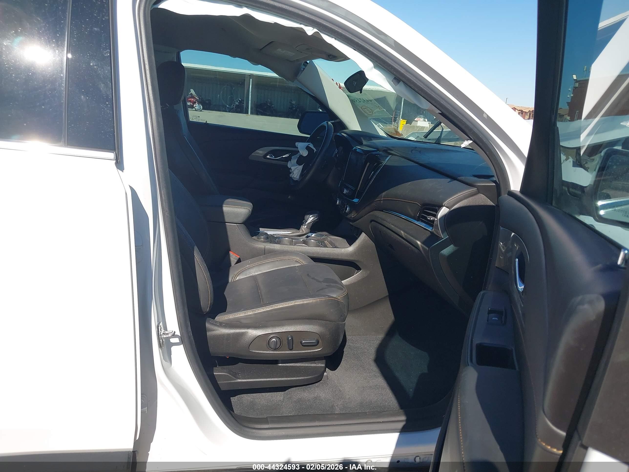 CHEVROLET TRAVERSE image 5