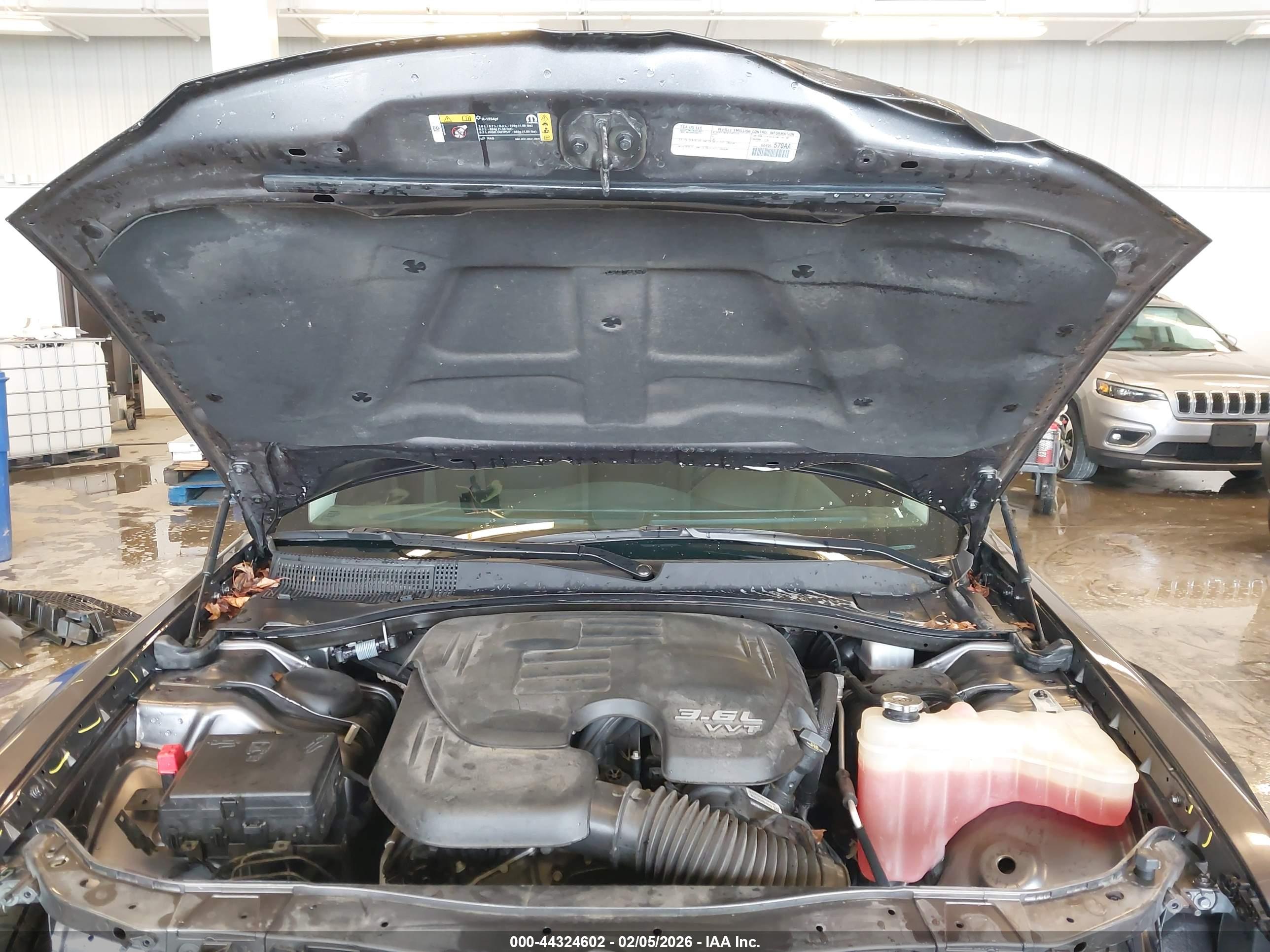 CHRYSLER 300 image 10