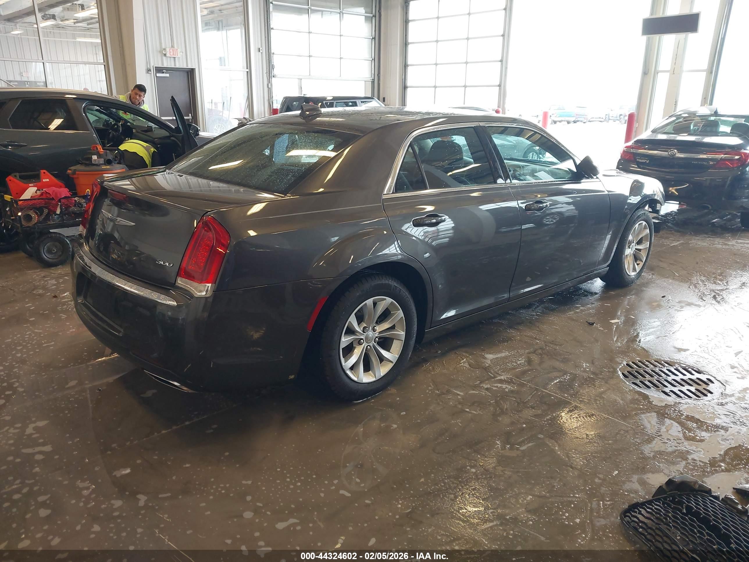 CHRYSLER 300 image 4