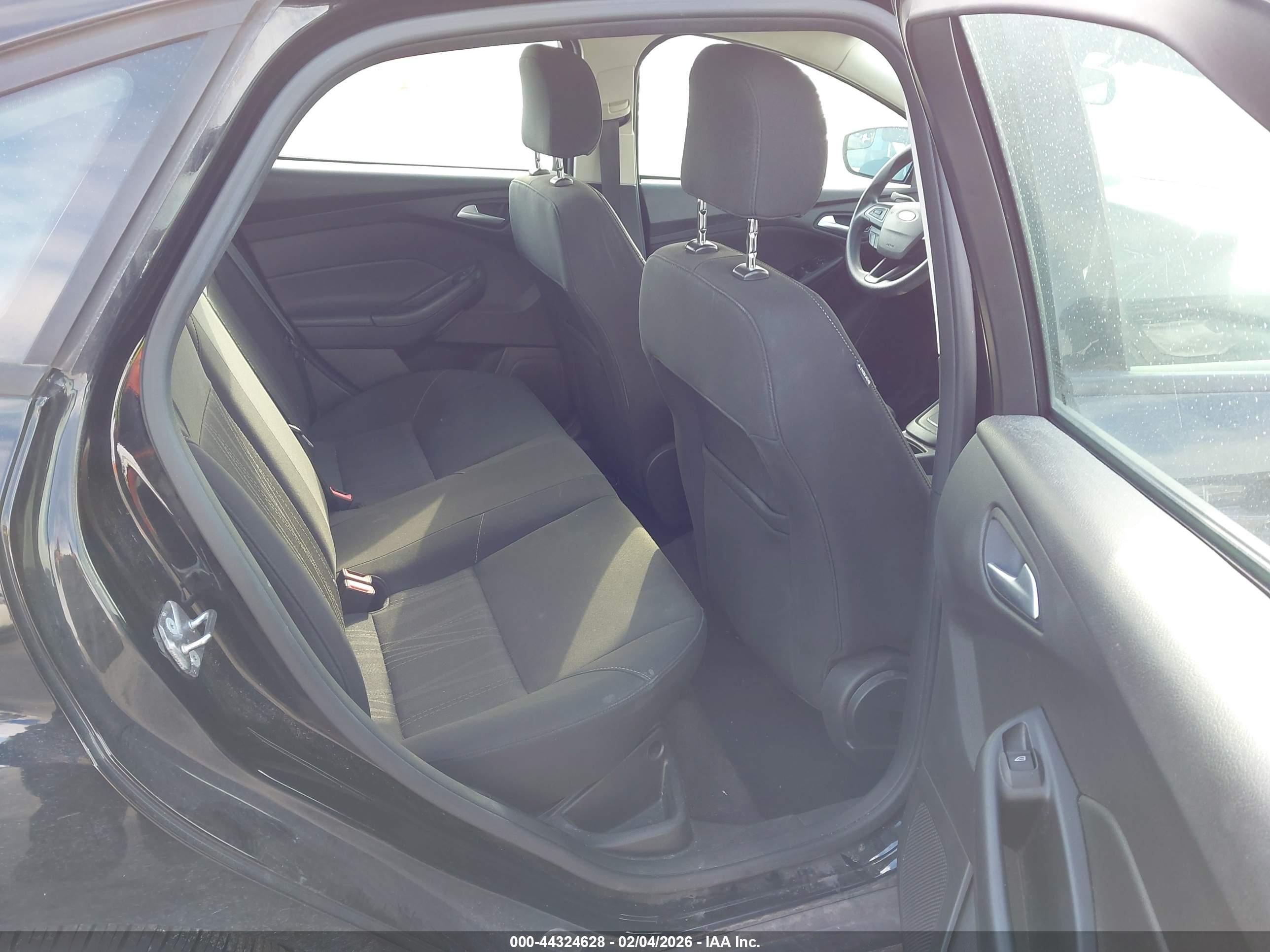 FORD FOCUS image 8