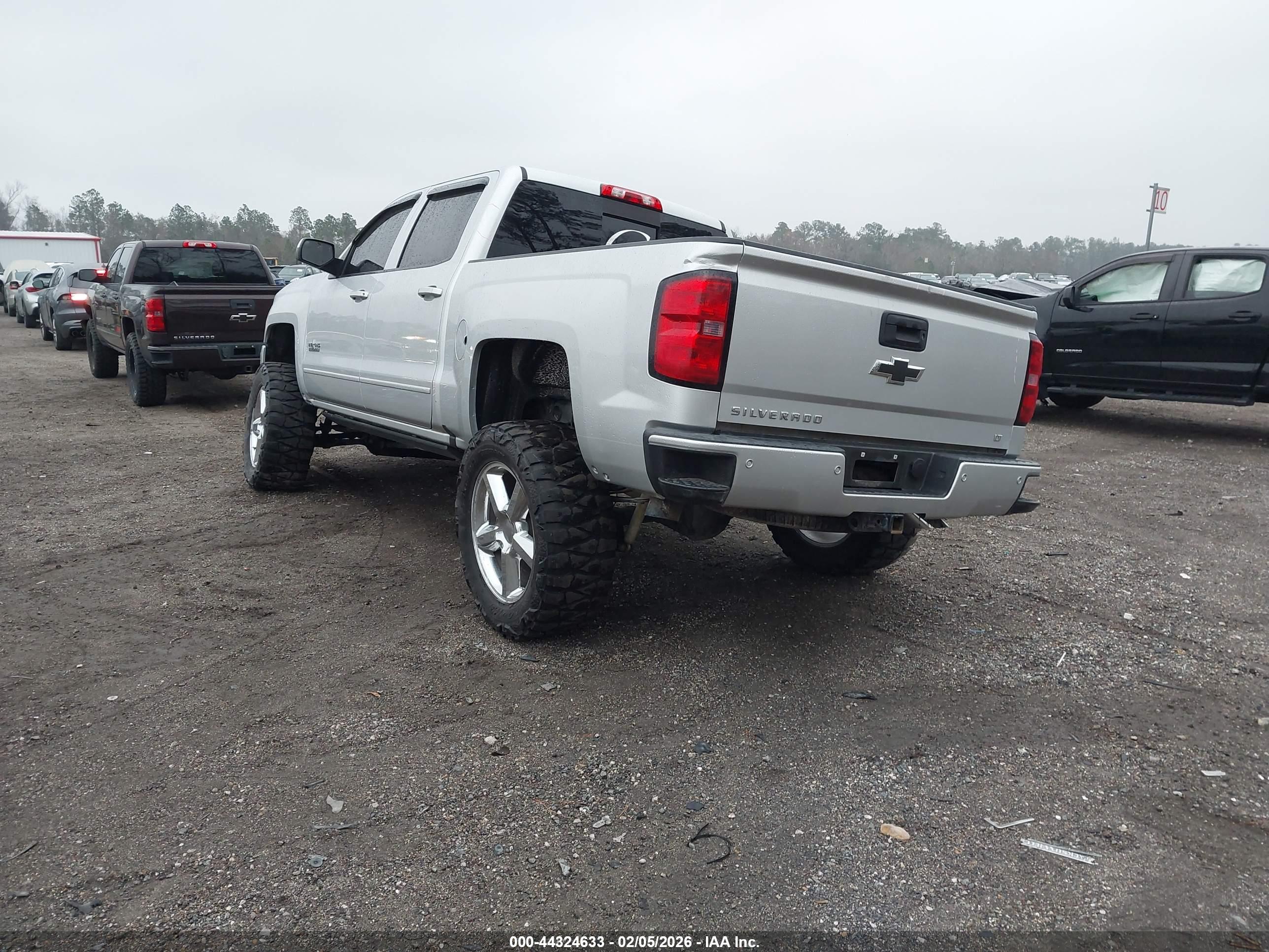 CHEVROLET SILVERADO image 3