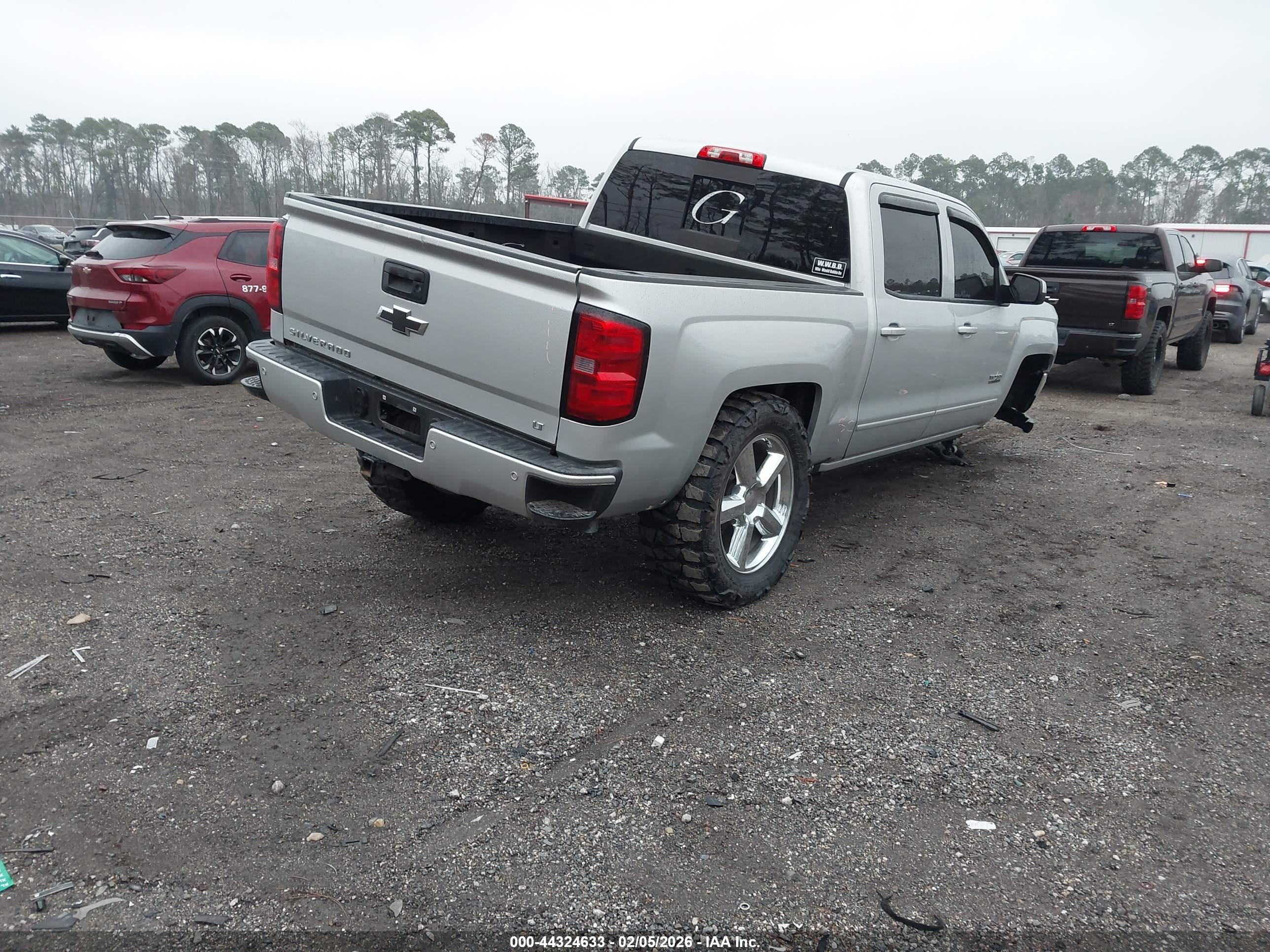 CHEVROLET SILVERADO image 4