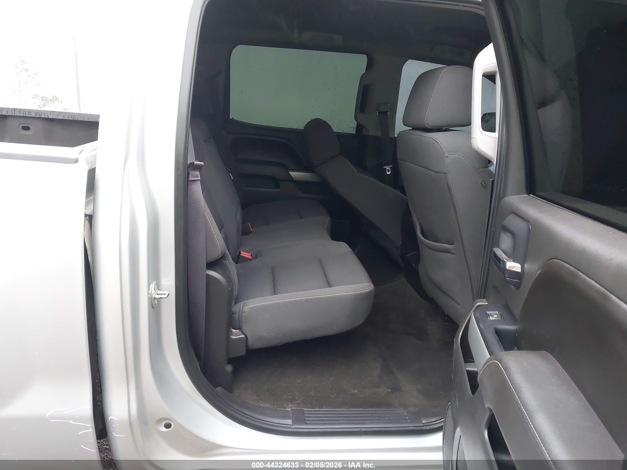 CHEVROLET SILVERADO image 8
