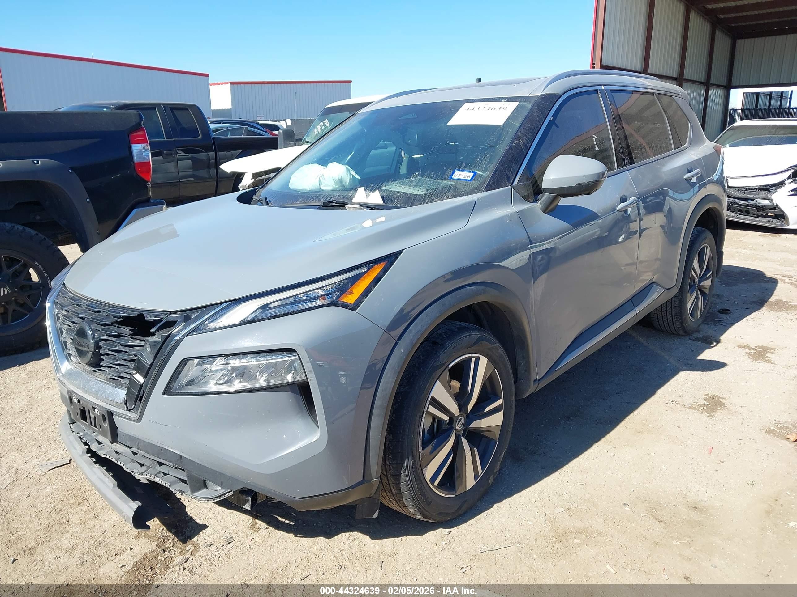NISSAN ROGUE image 2