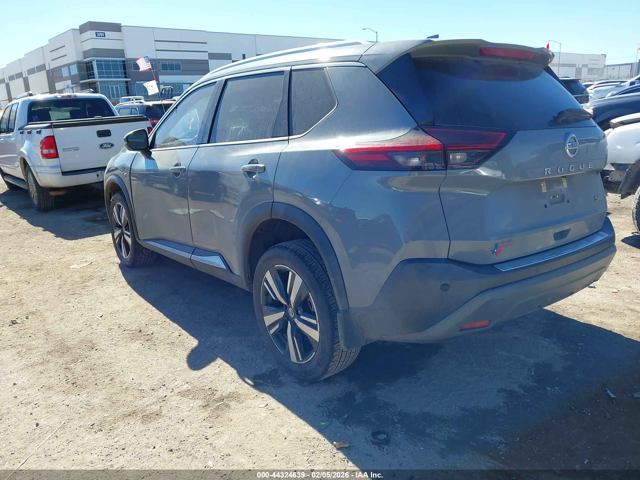 NISSAN ROGUE image 3