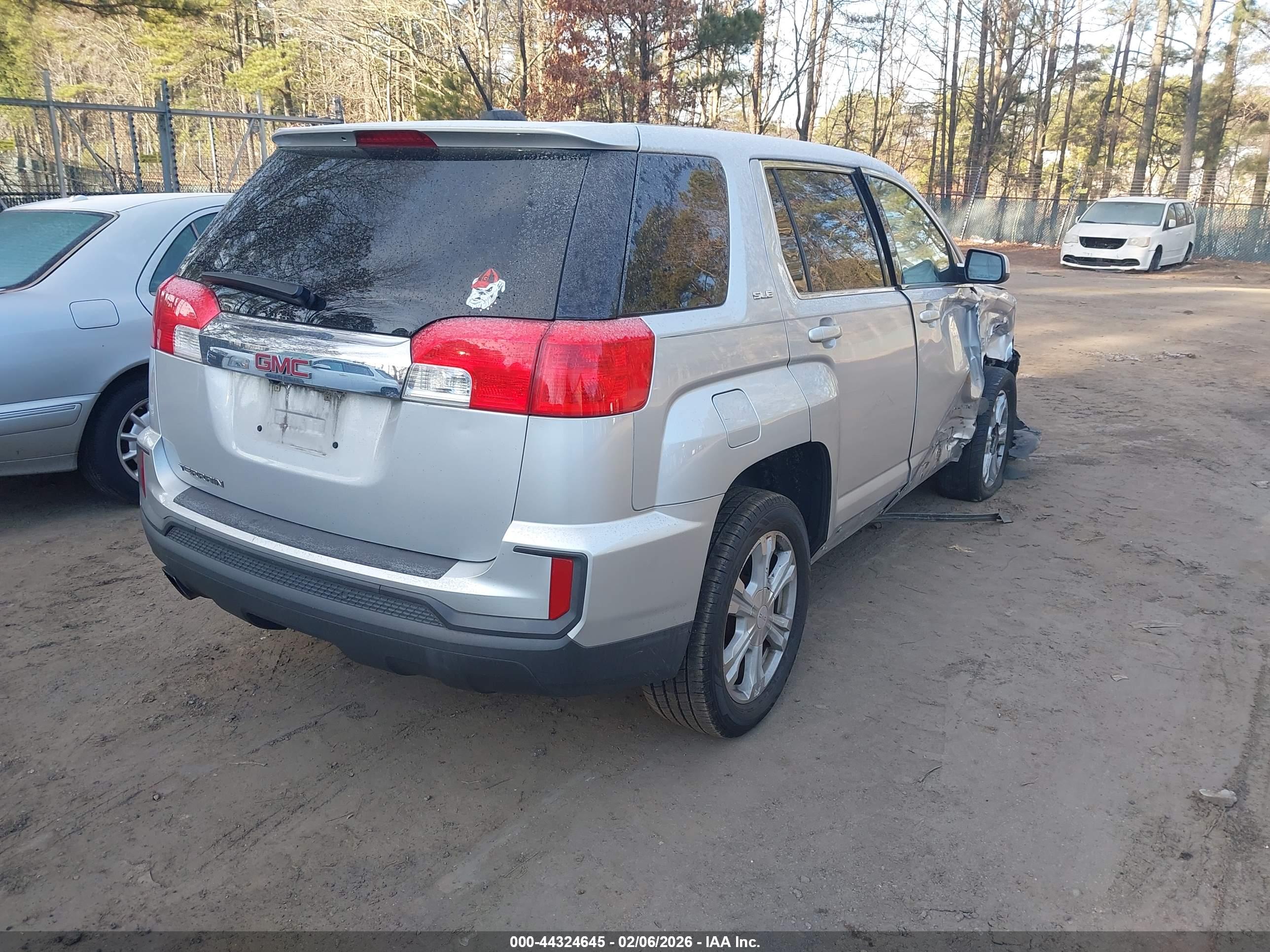 GMC TERRAIN image 4