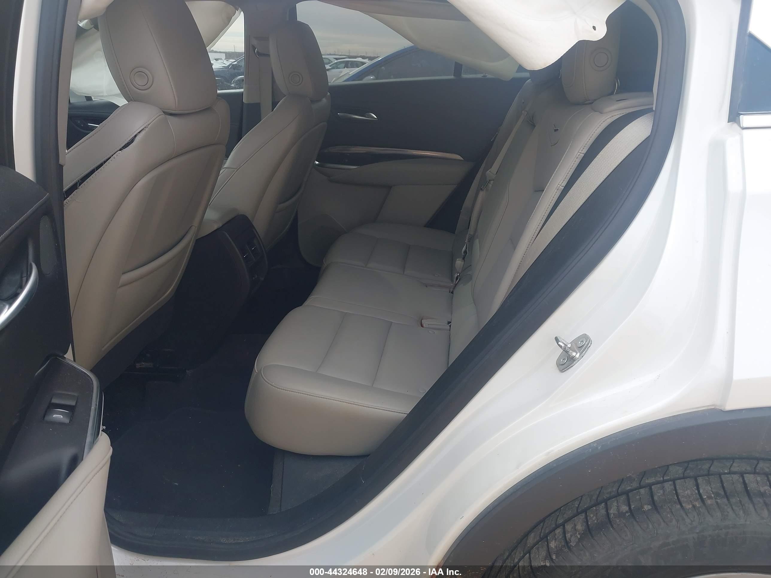 CADILLAC XT4 image 8