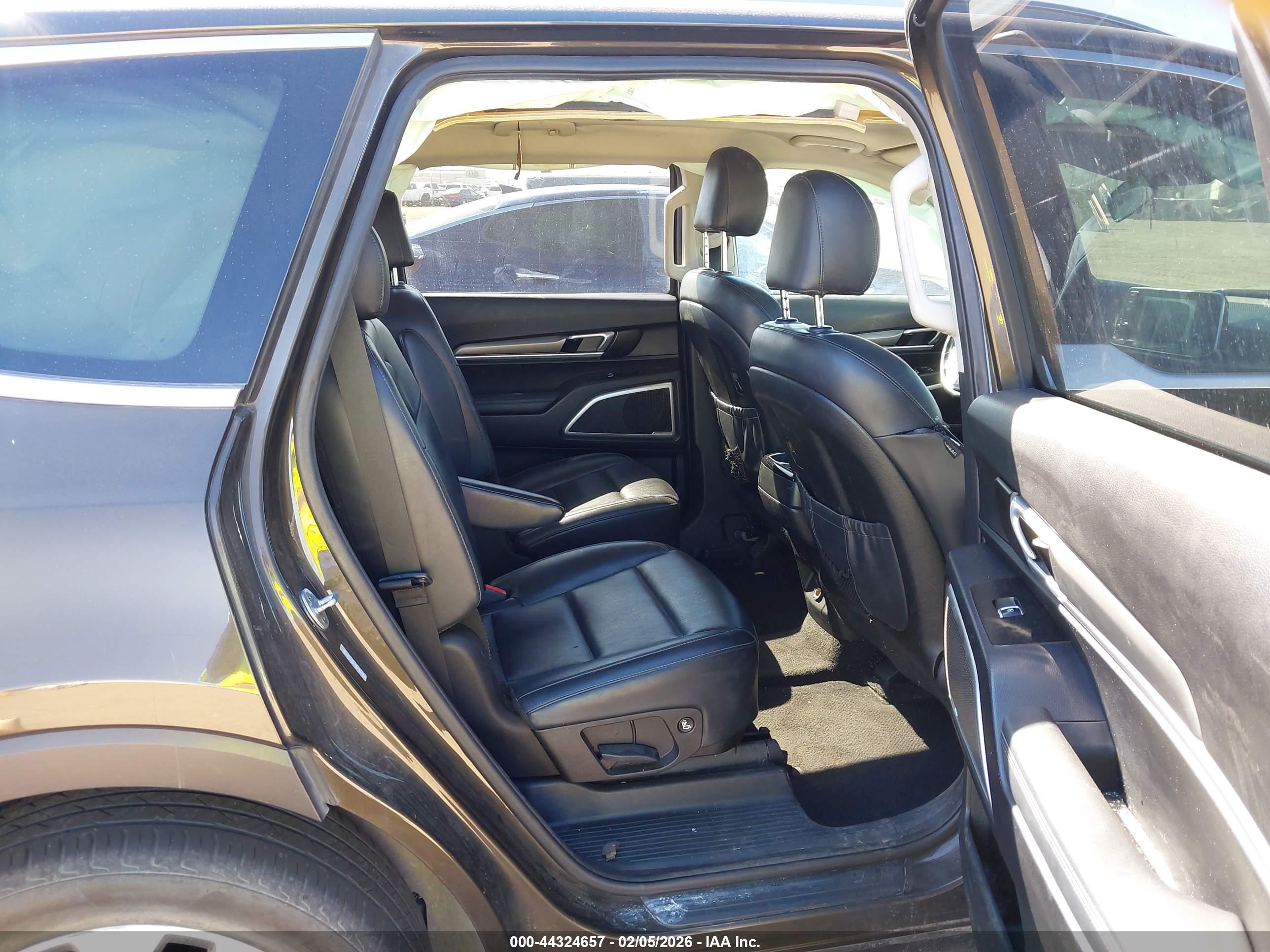 KIA TELLURIDE image 8