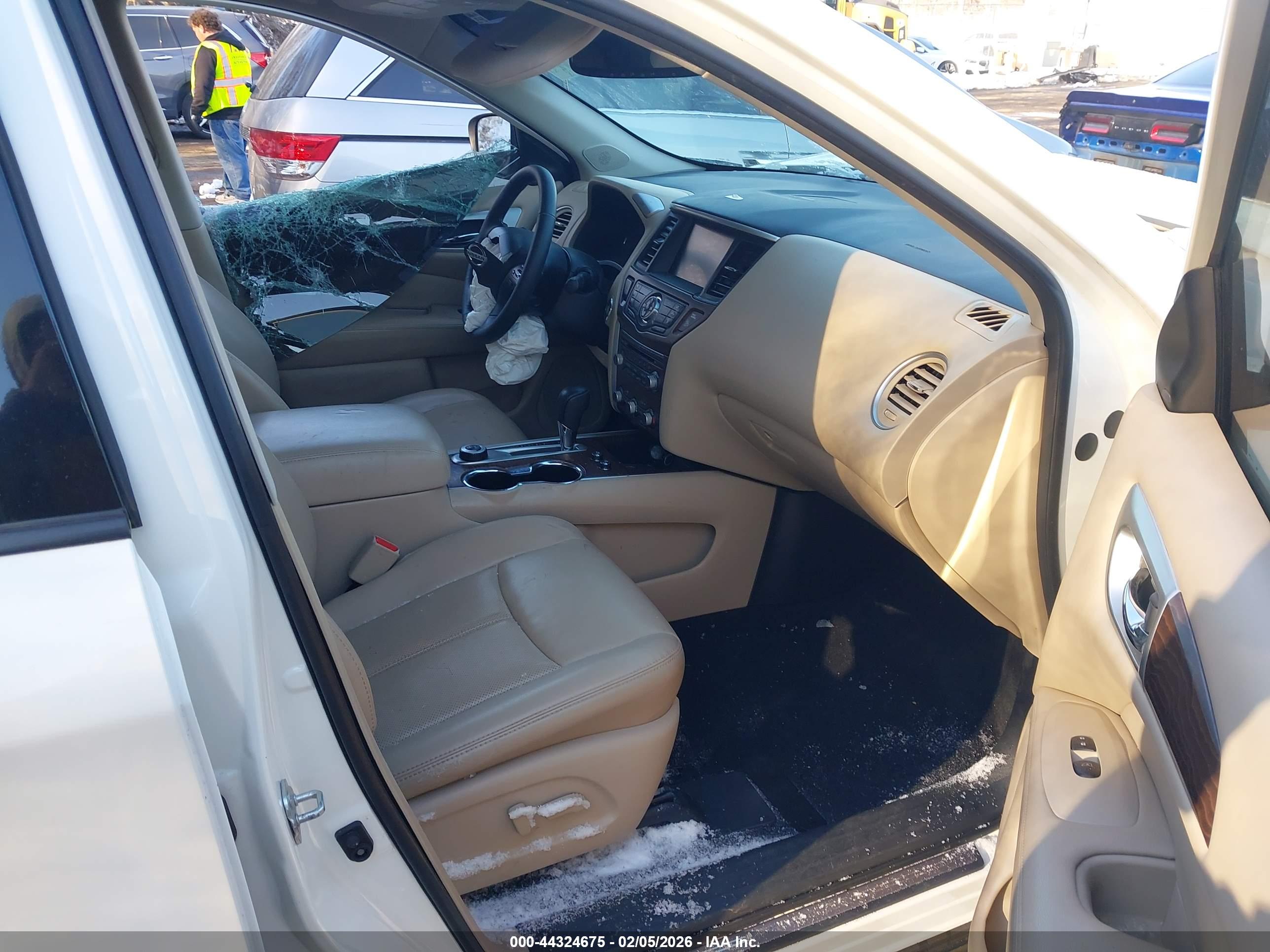 NISSAN PATHFINDER image 5