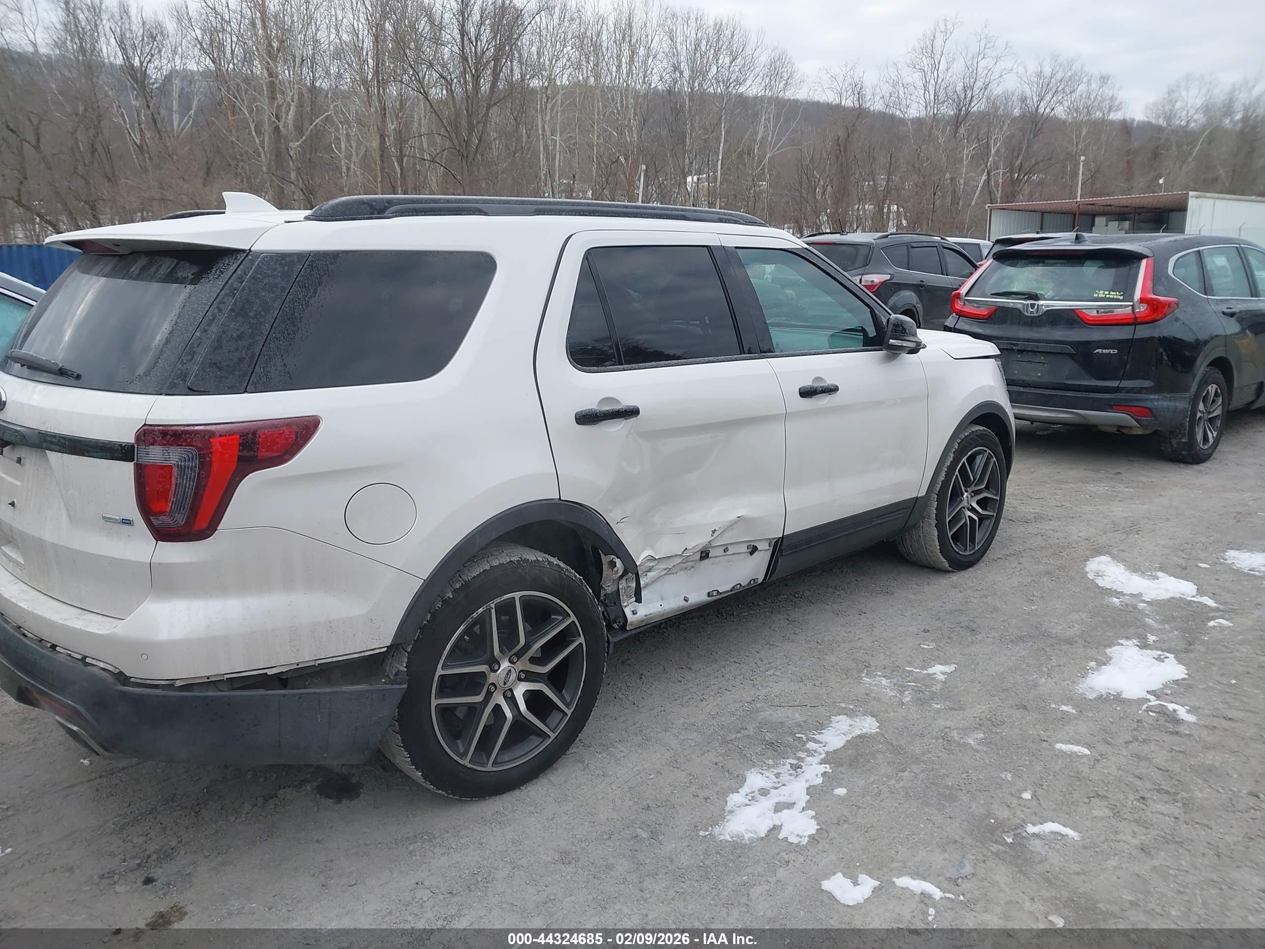 FORD EXPLORER image 4