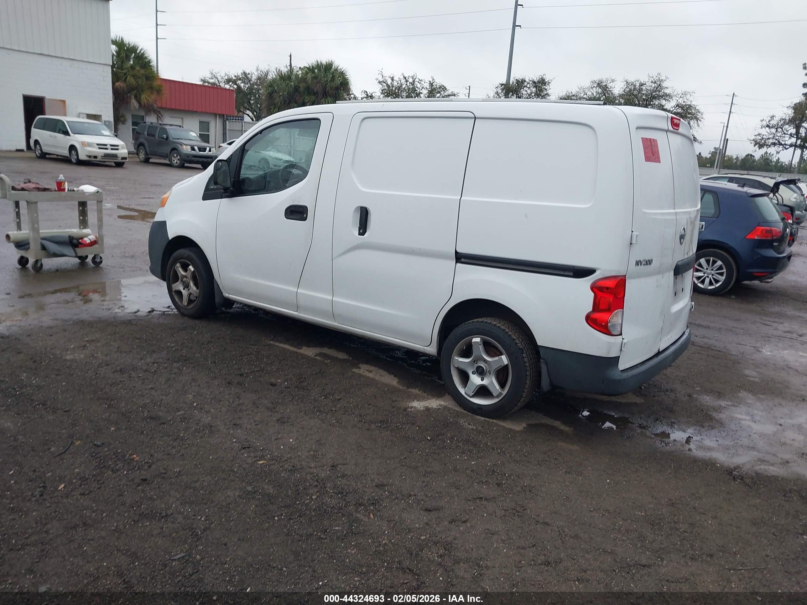NISSAN NV200 image 3