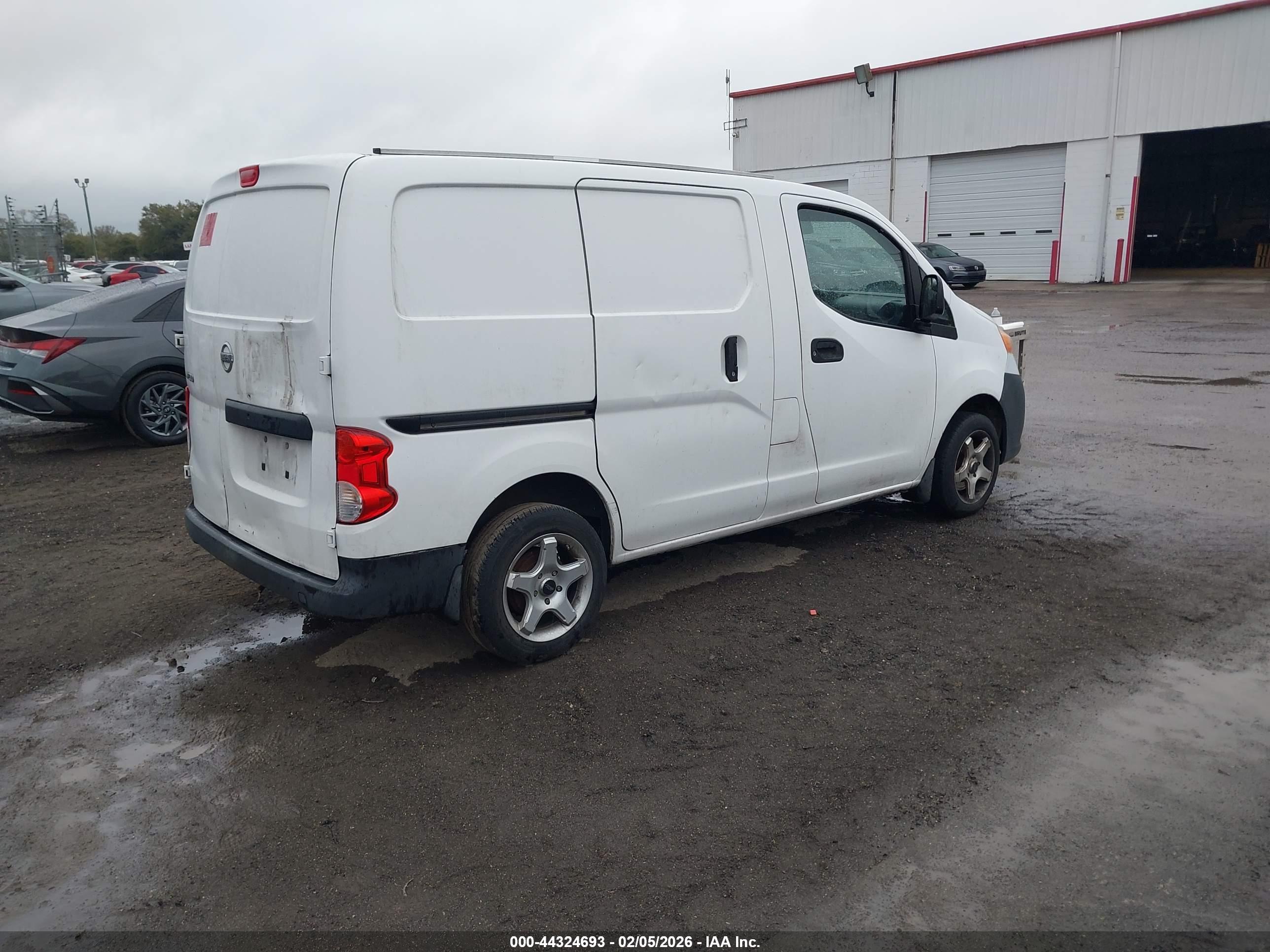 NISSAN NV200 image 4