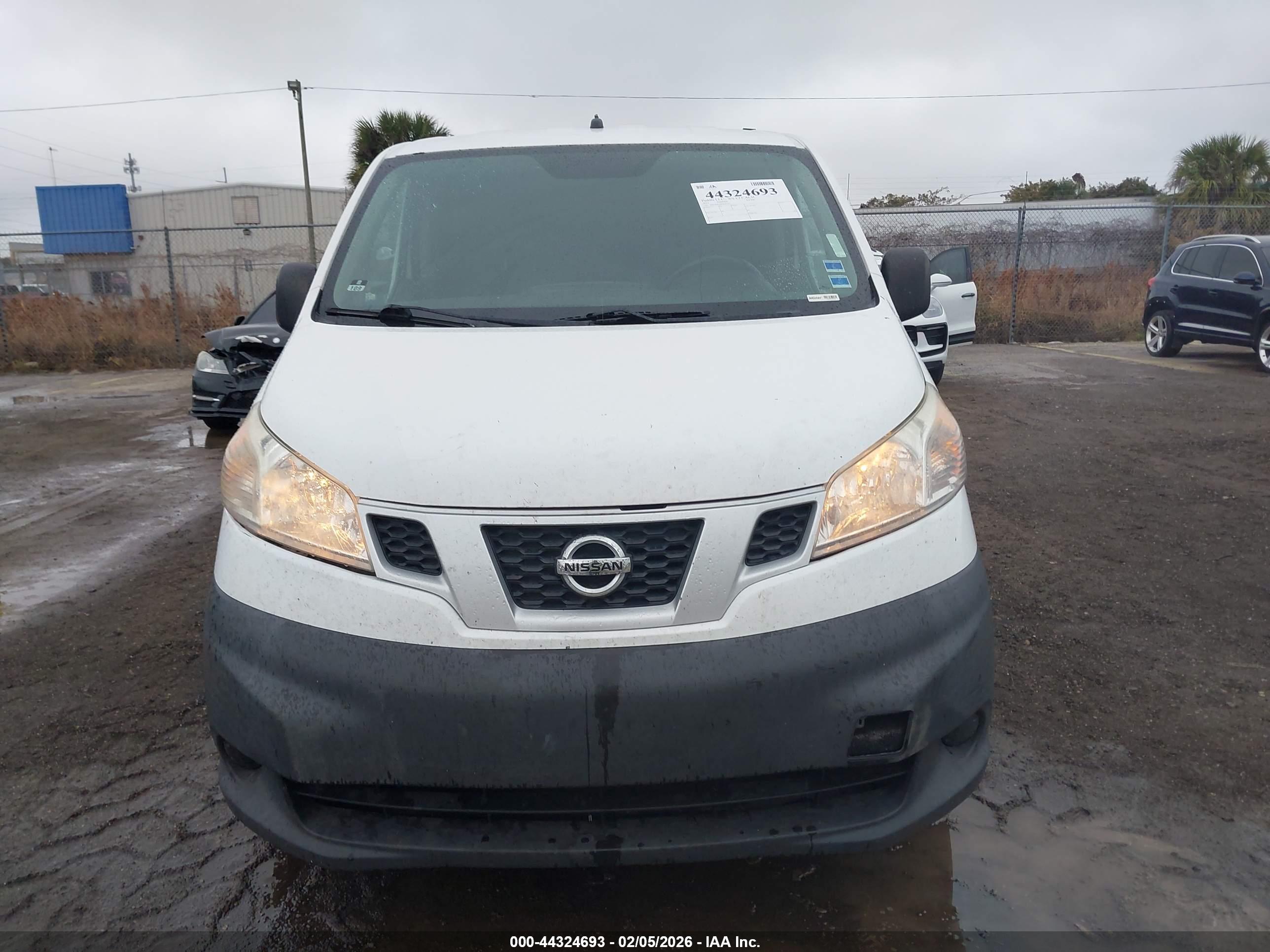 NISSAN NV200 image 6