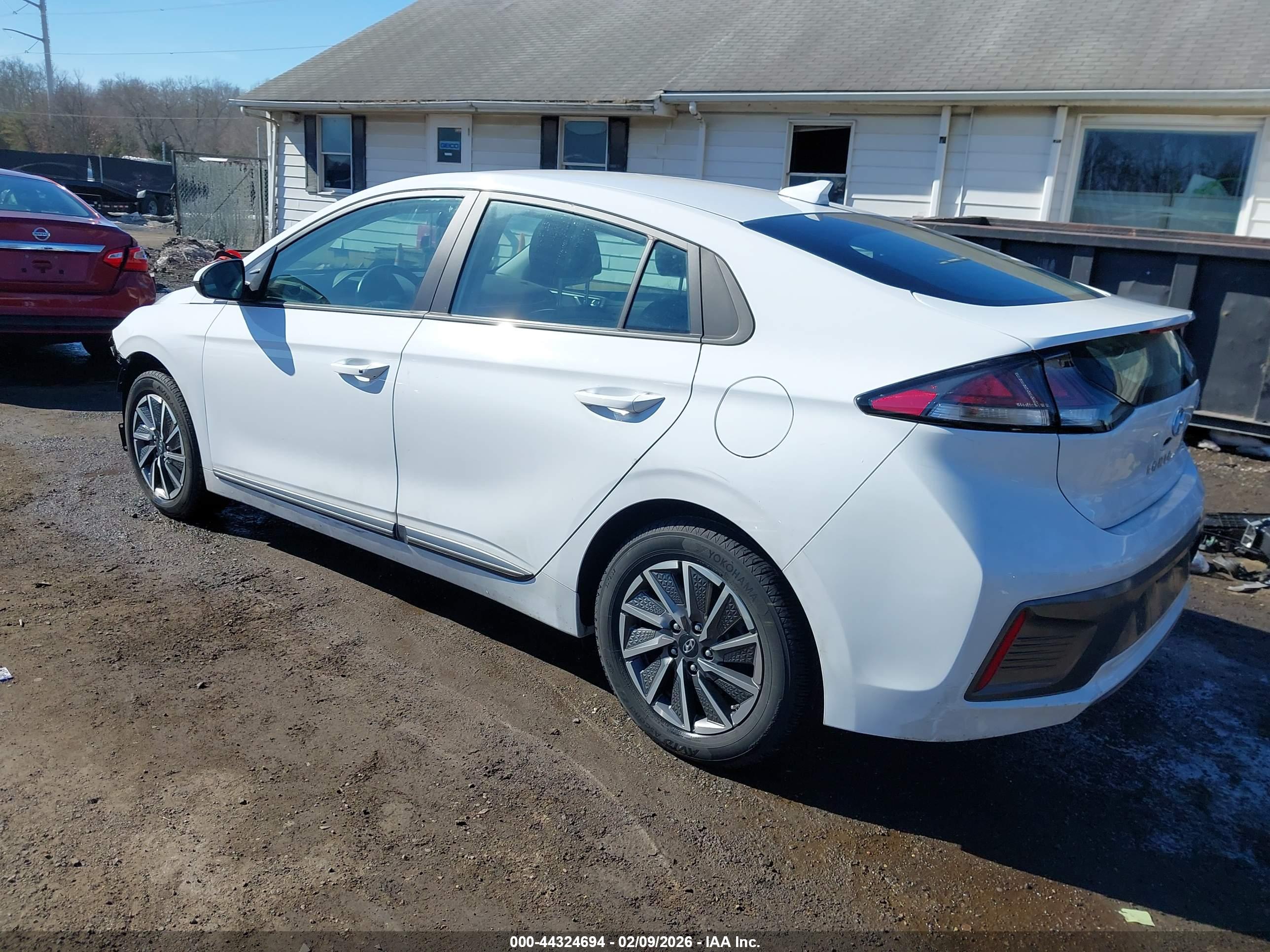 HYUNDAI IONIQ image 3