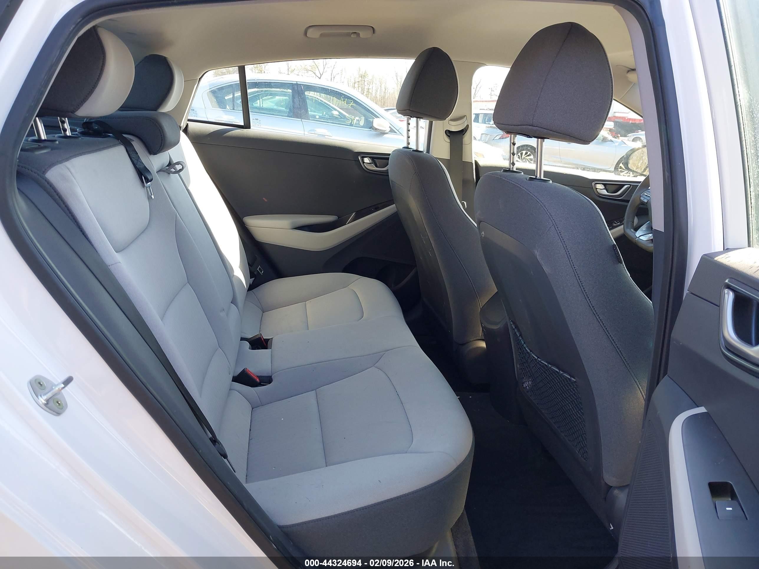 HYUNDAI IONIQ image 8
