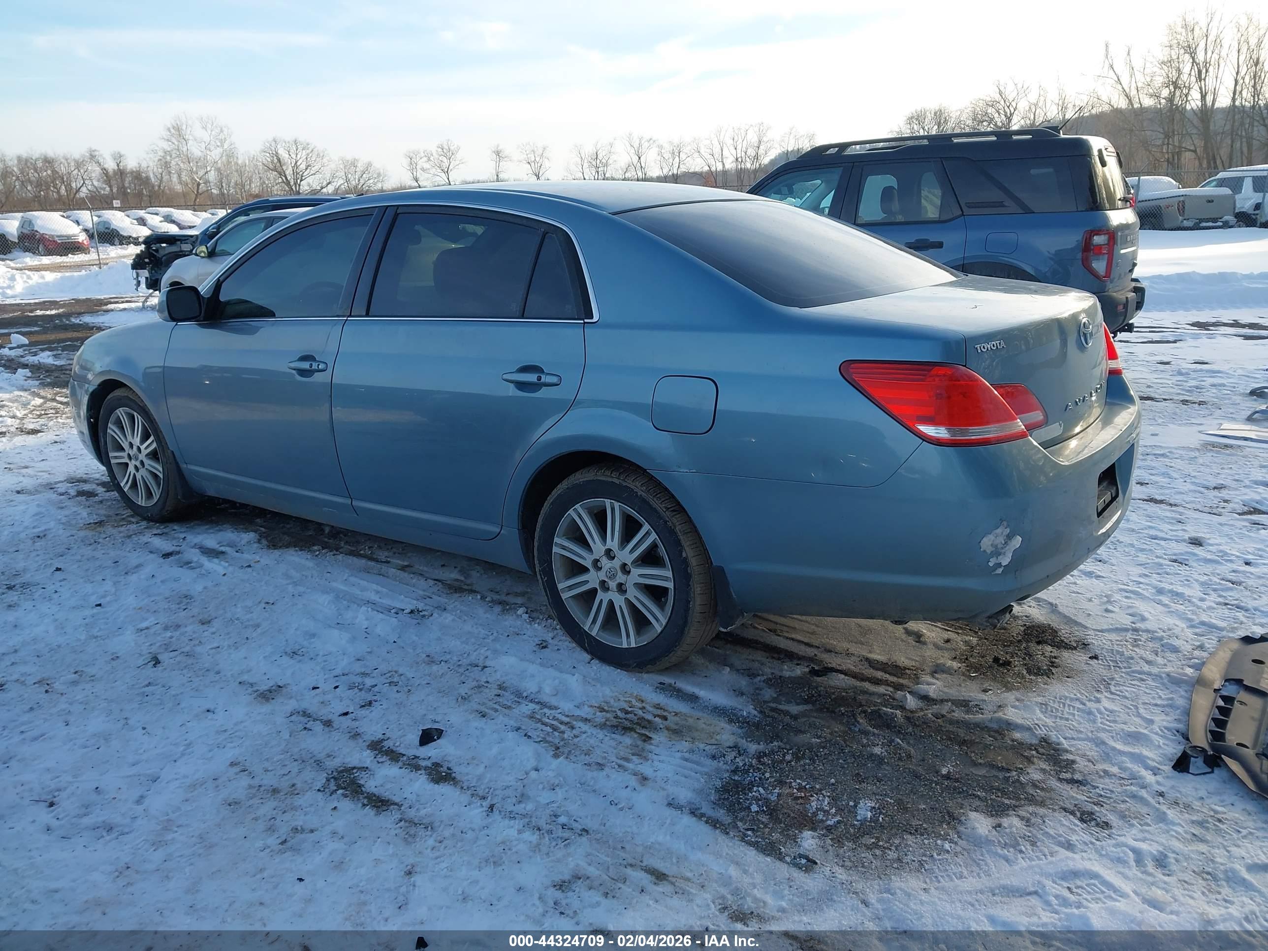 TOYOTA AVALON image 3