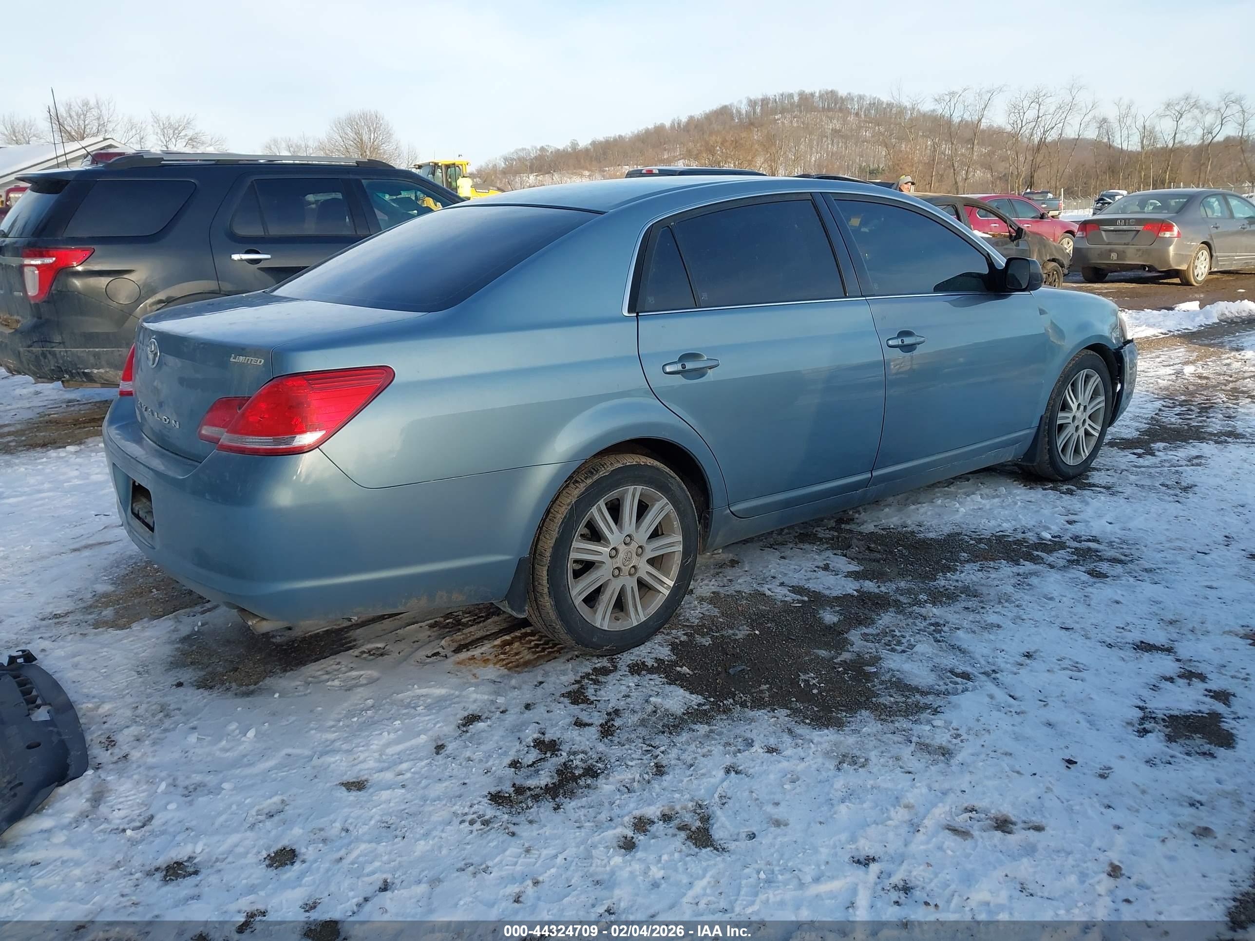 TOYOTA AVALON image 4