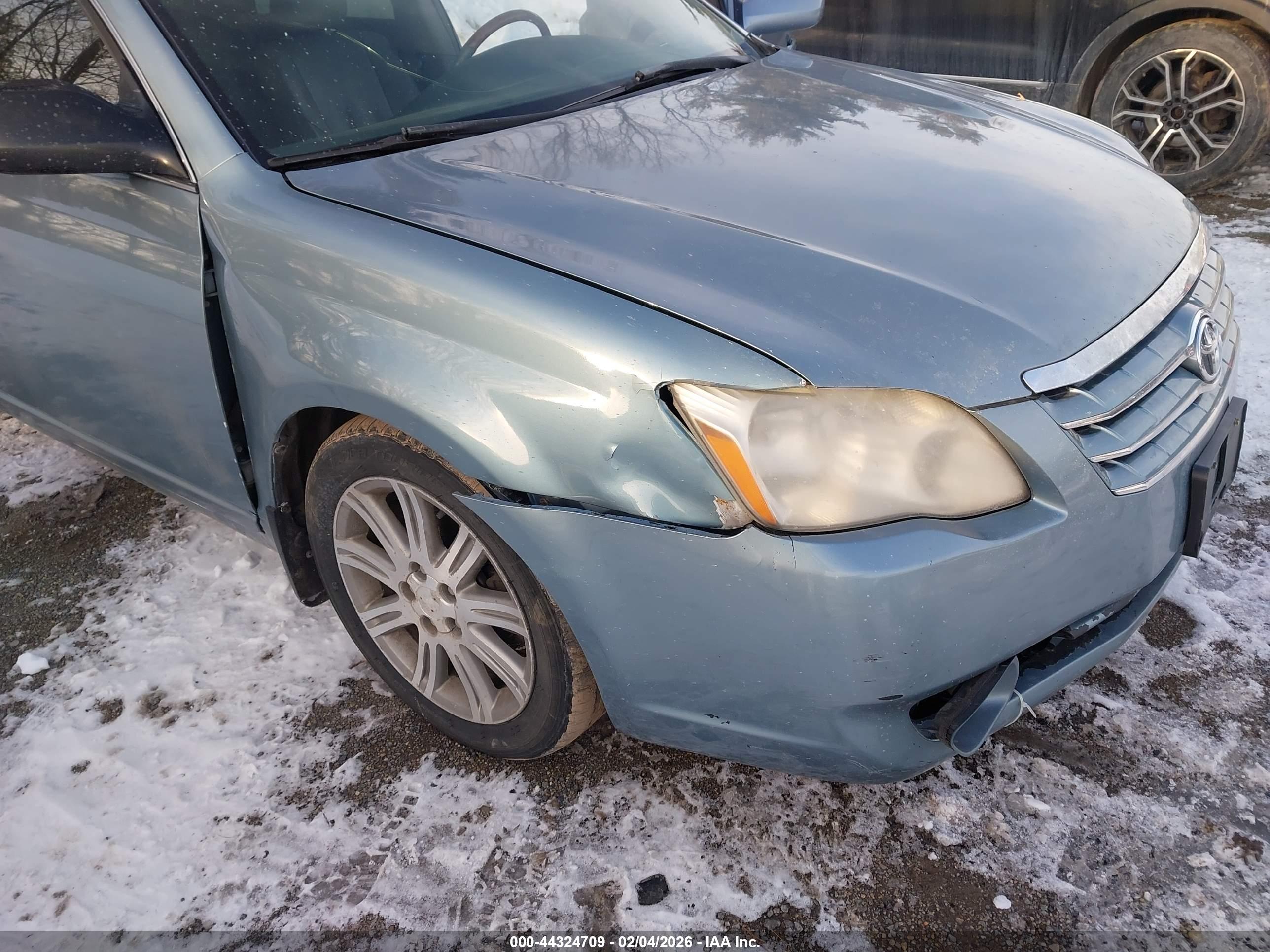 TOYOTA AVALON image 6