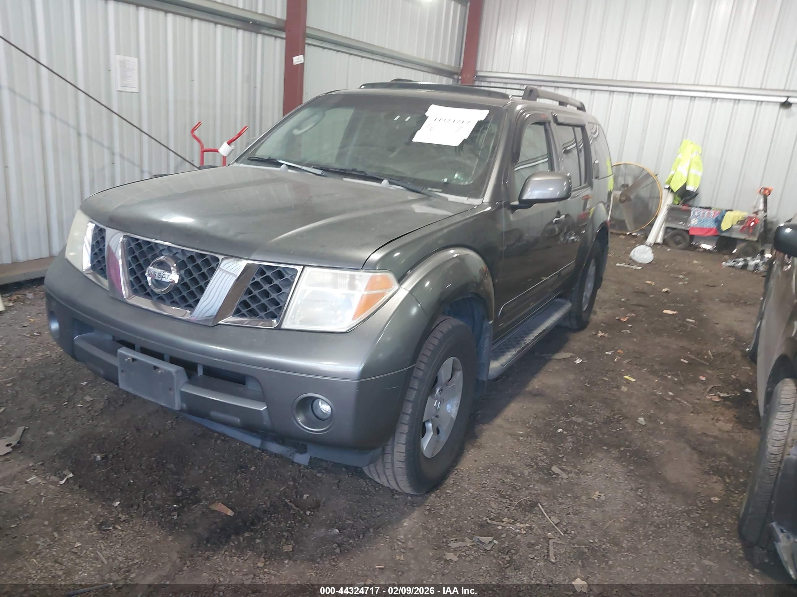 NISSAN PATHFINDER image 2
