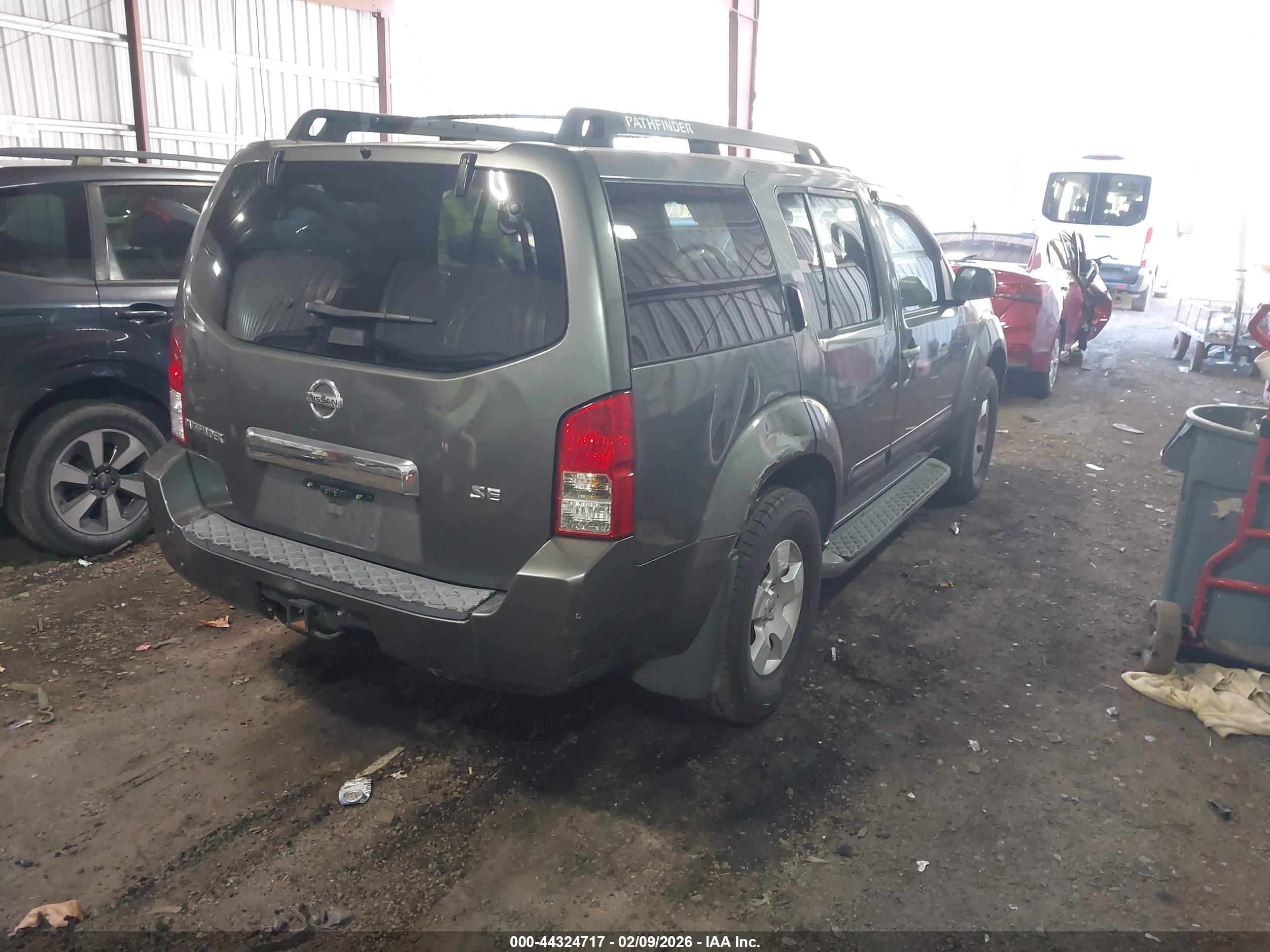 NISSAN PATHFINDER image 4