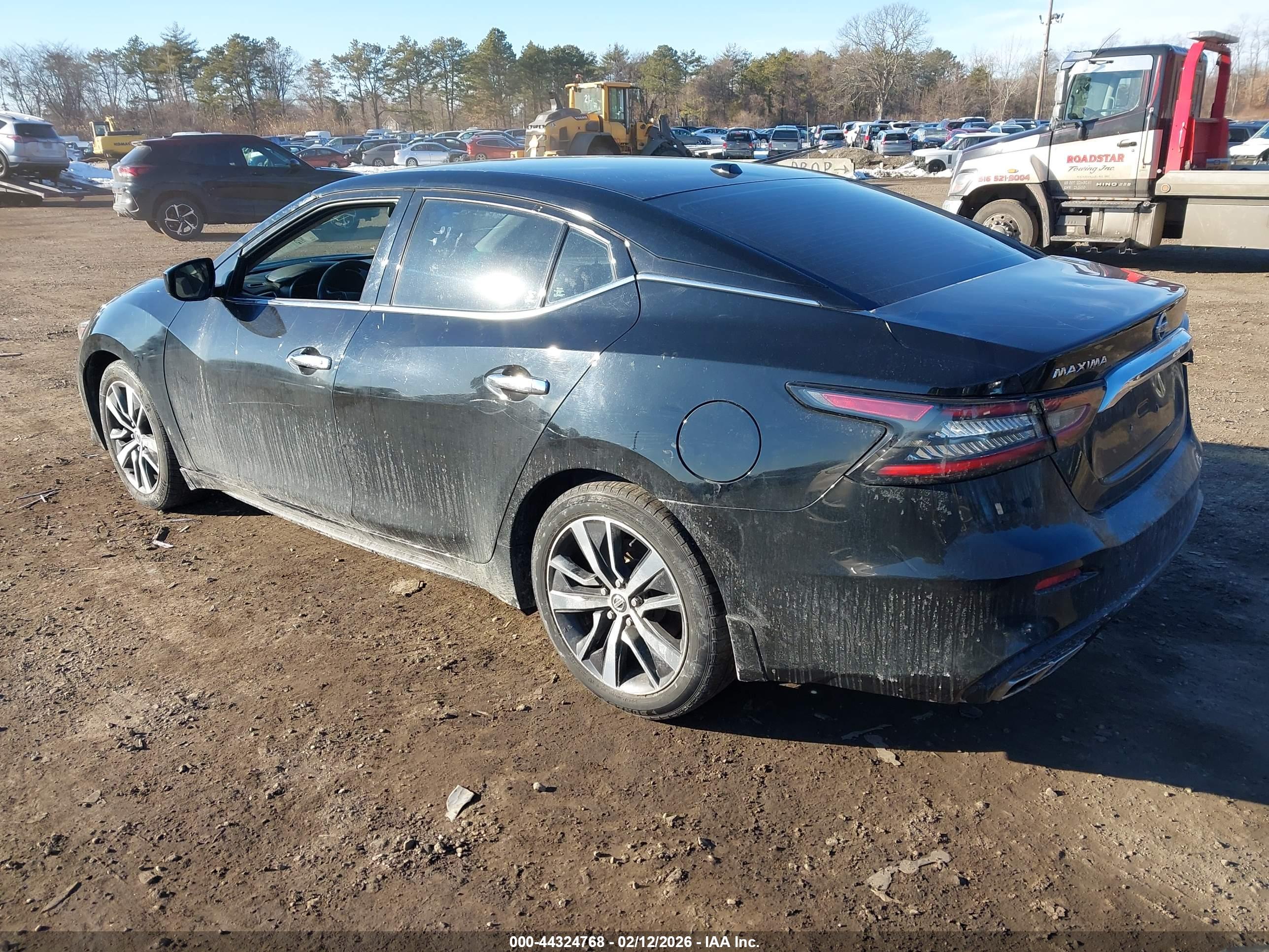 NISSAN MAXIMA image 3