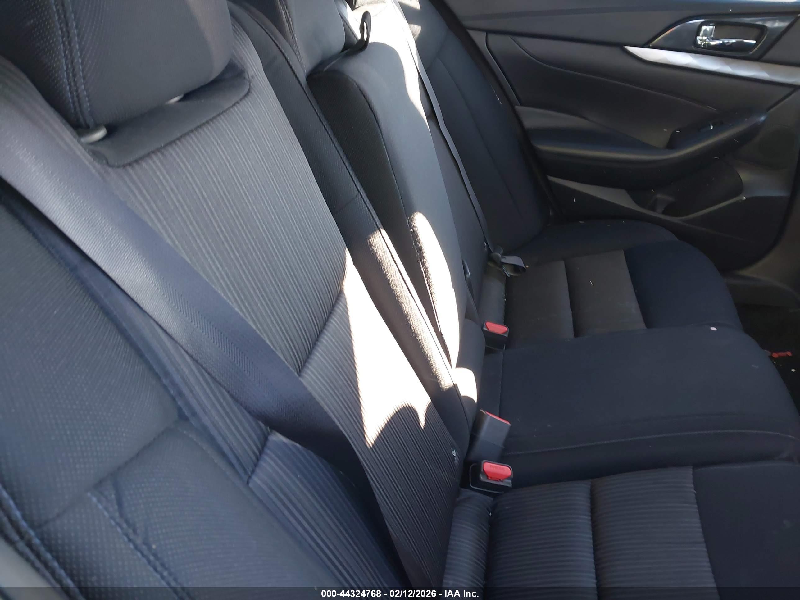 NISSAN MAXIMA image 8