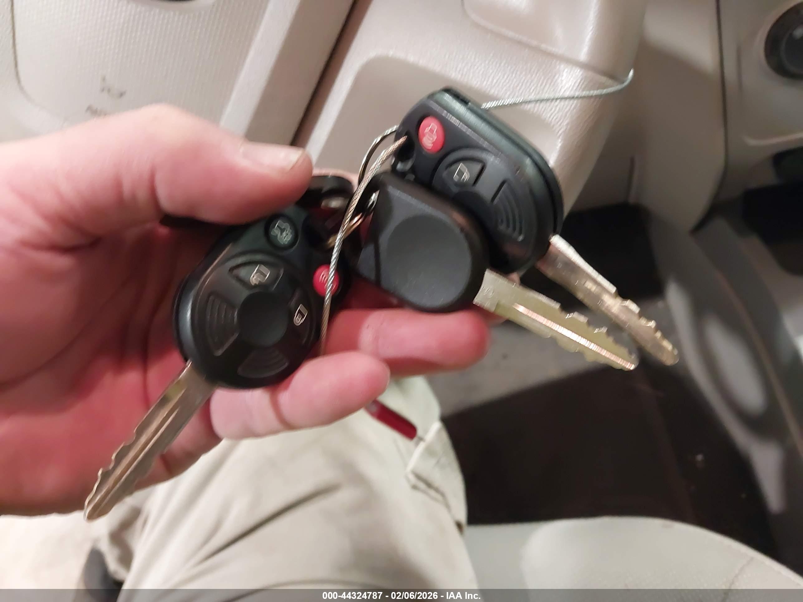 FORD ESCAPE image 11