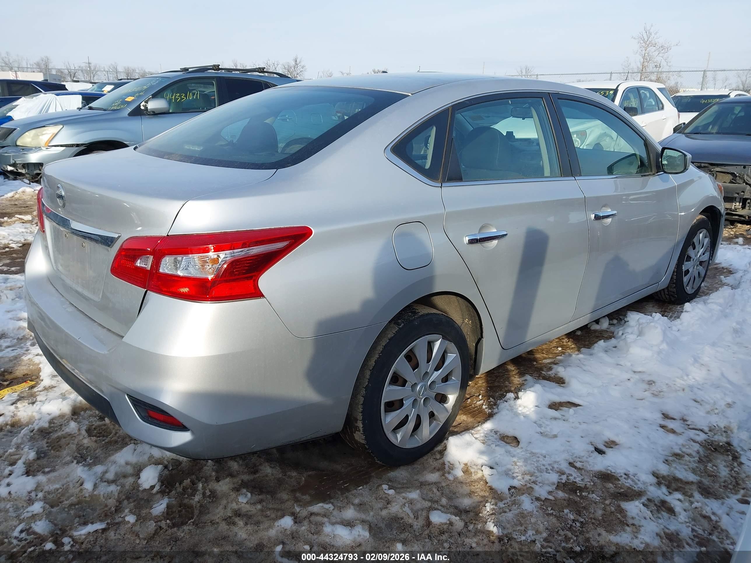 NISSAN SENTRA image 4