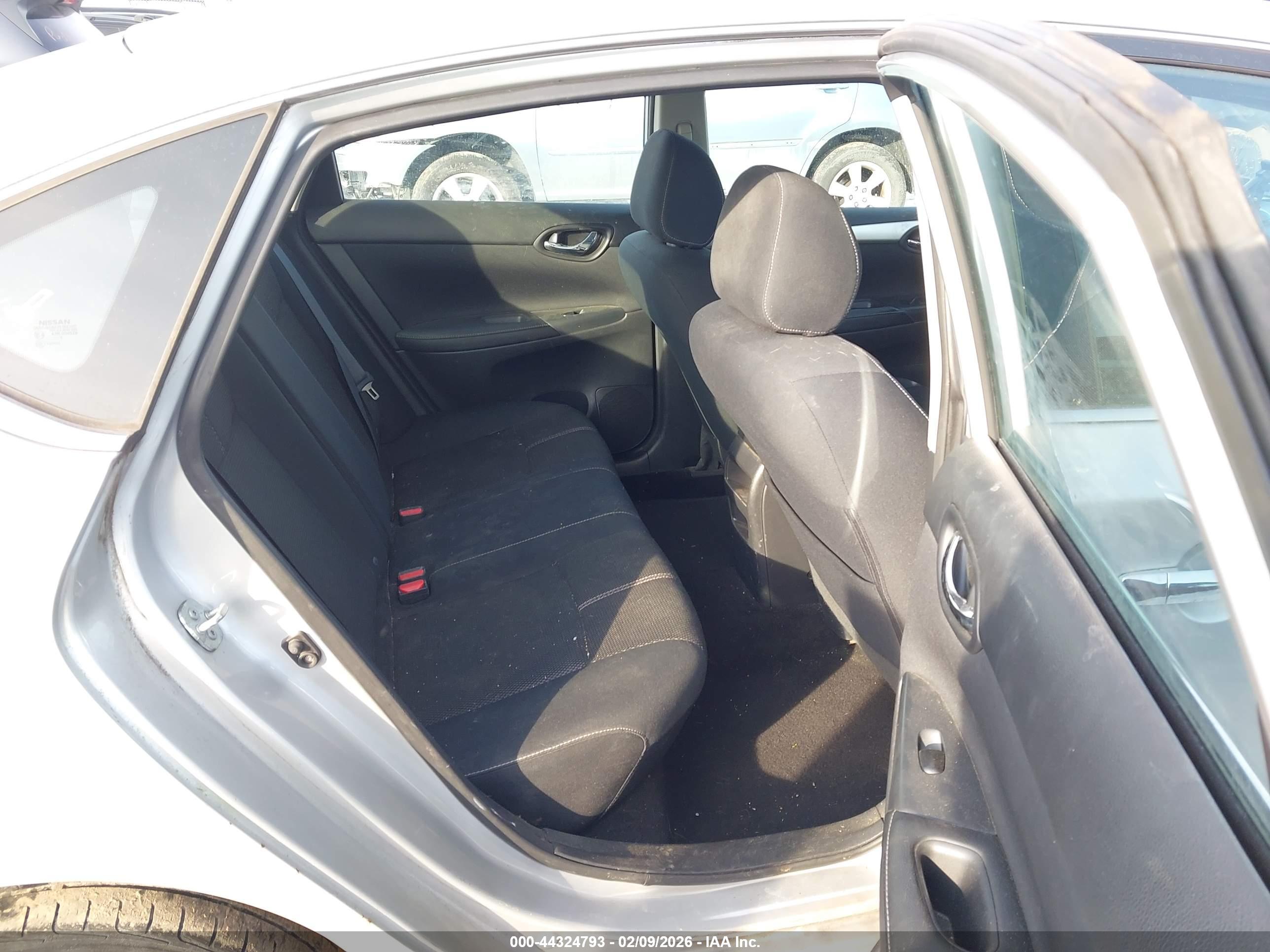 NISSAN SENTRA image 8