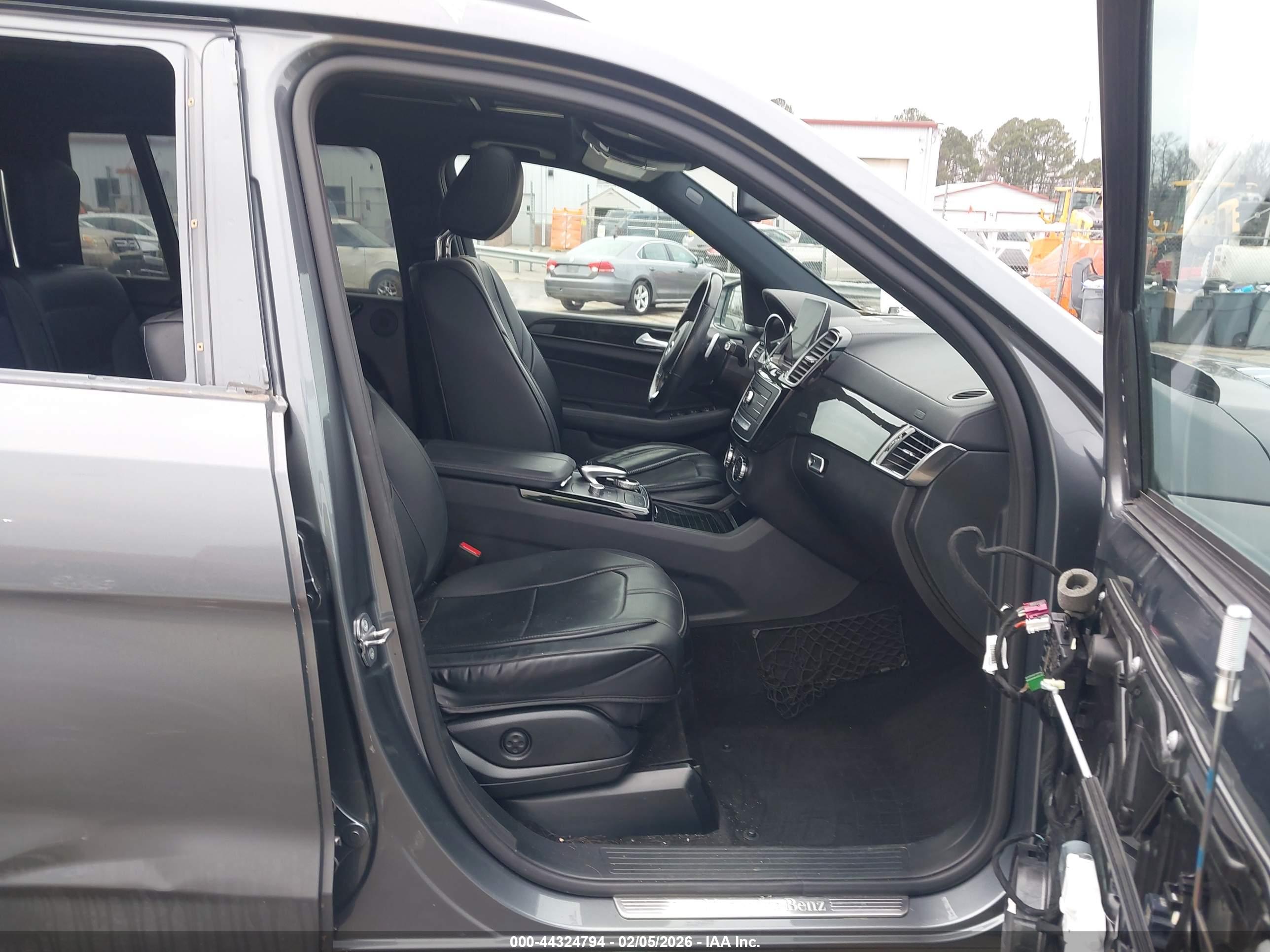 MERCEDES-BENZ GLS image 5
