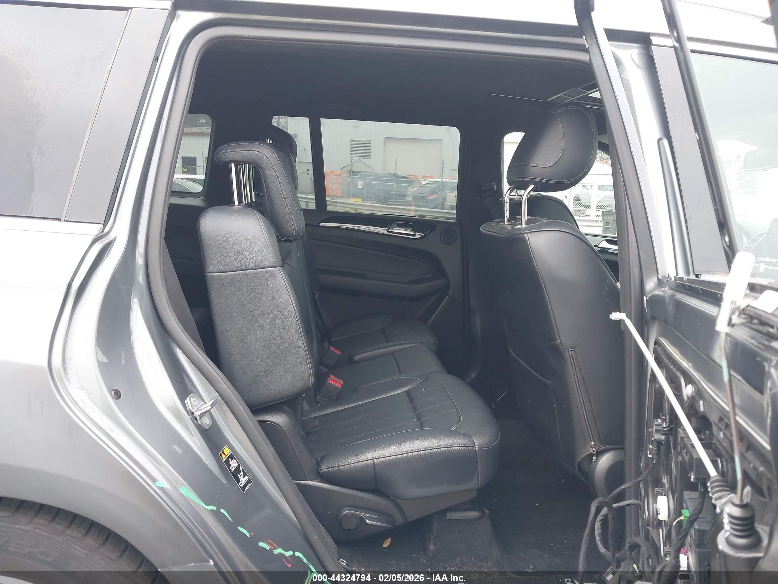 MERCEDES-BENZ GLS image 8