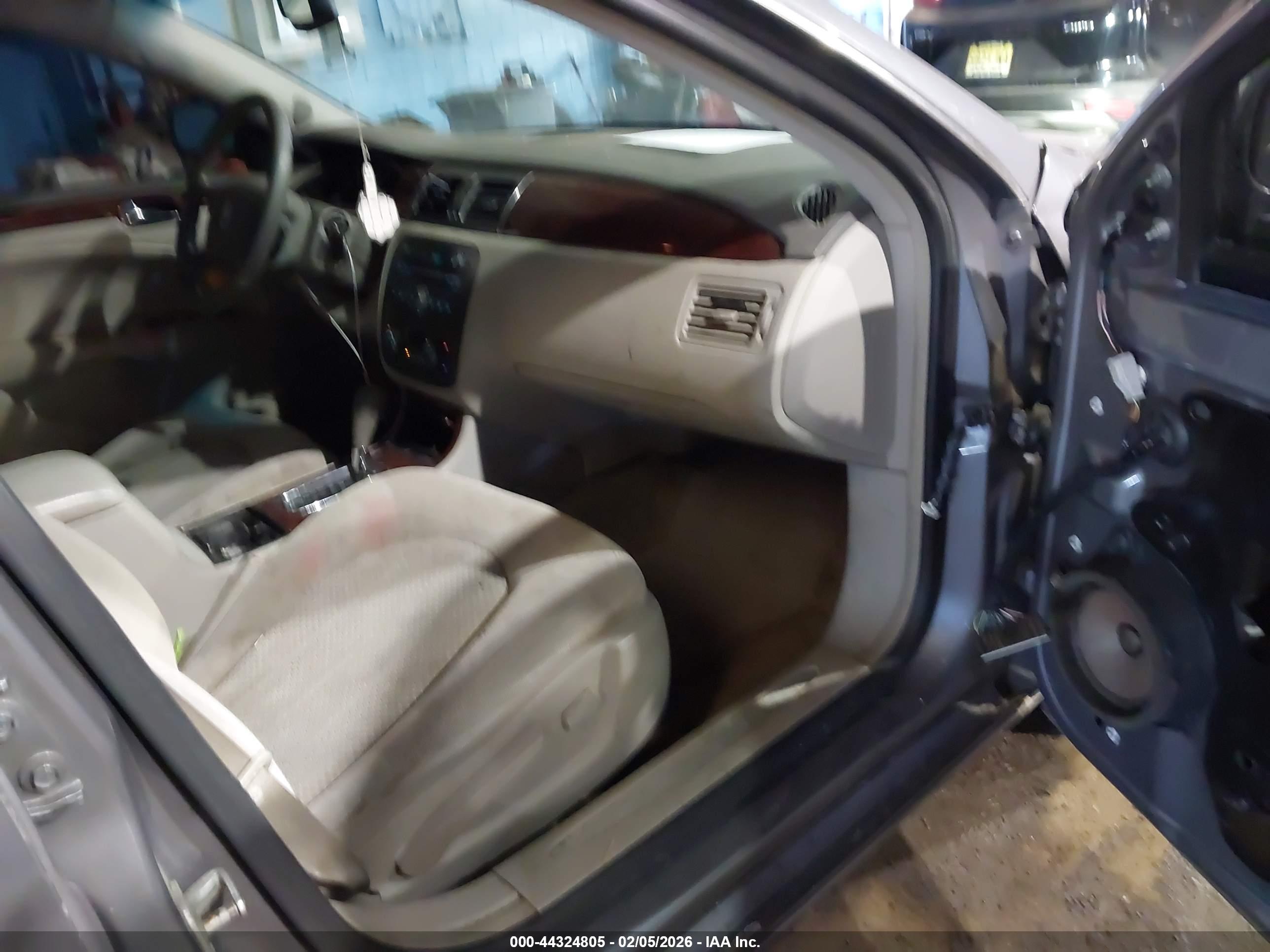 BUICK LUCERNE image 5