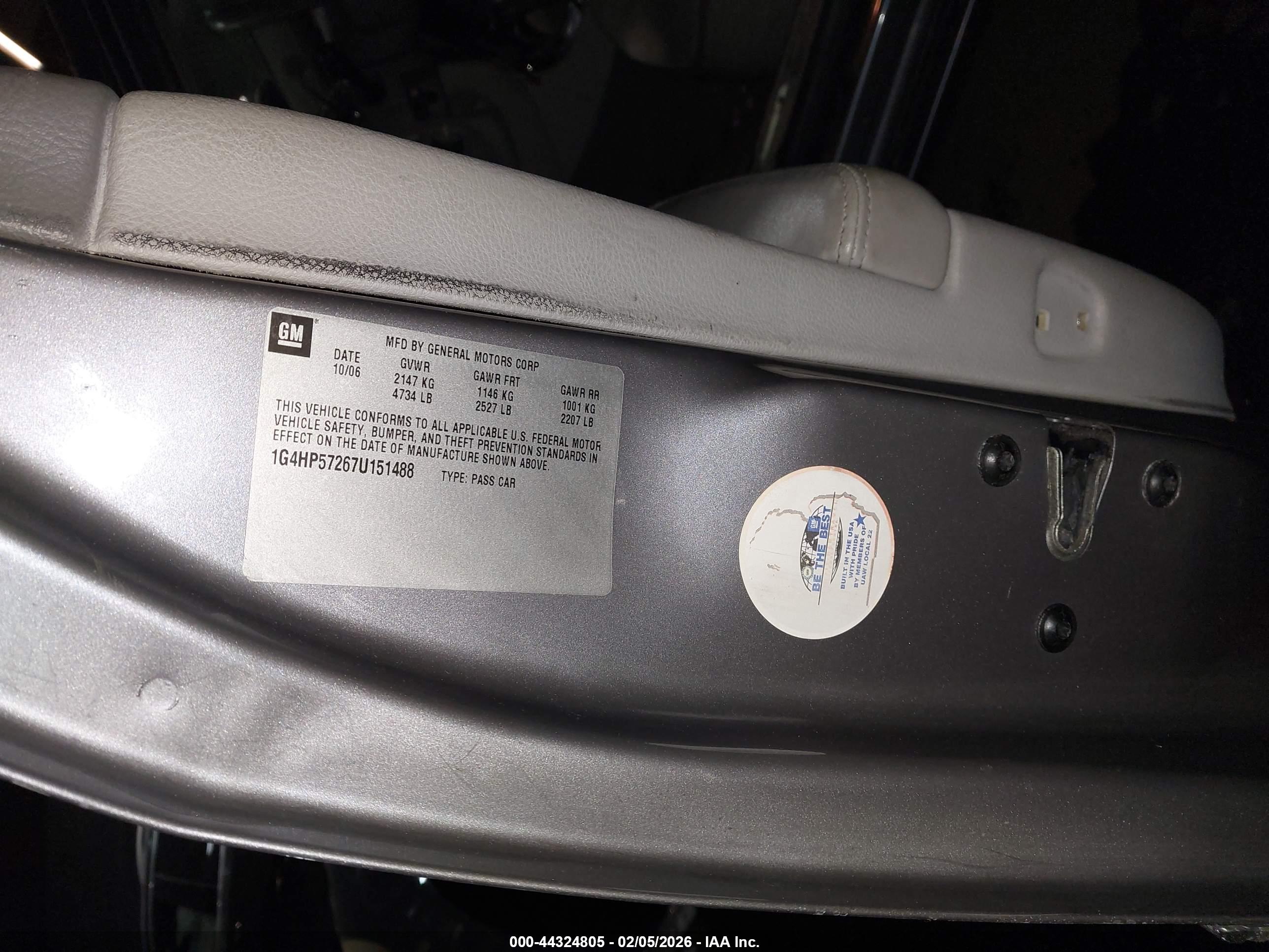 BUICK LUCERNE image 9