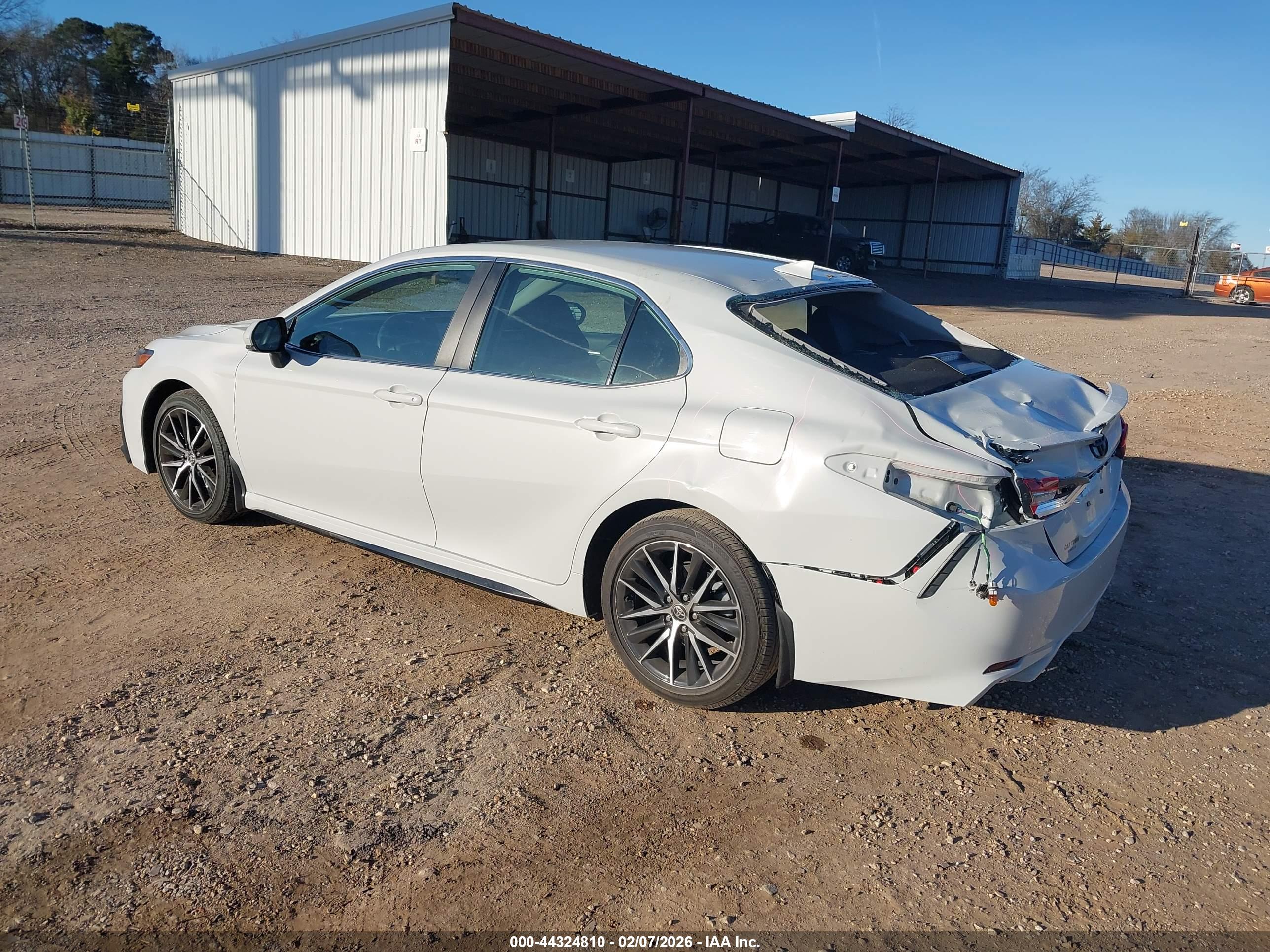 TOYOTA CAMRY image 3
