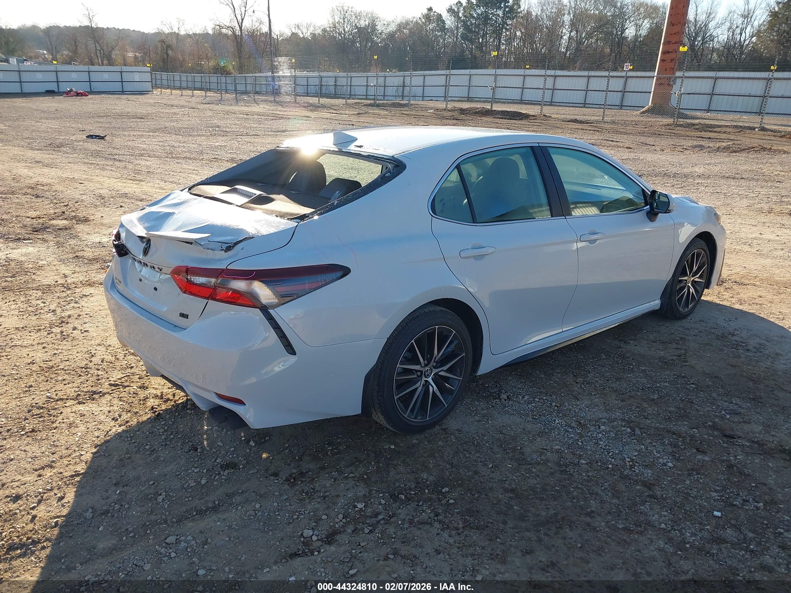 TOYOTA CAMRY image 4