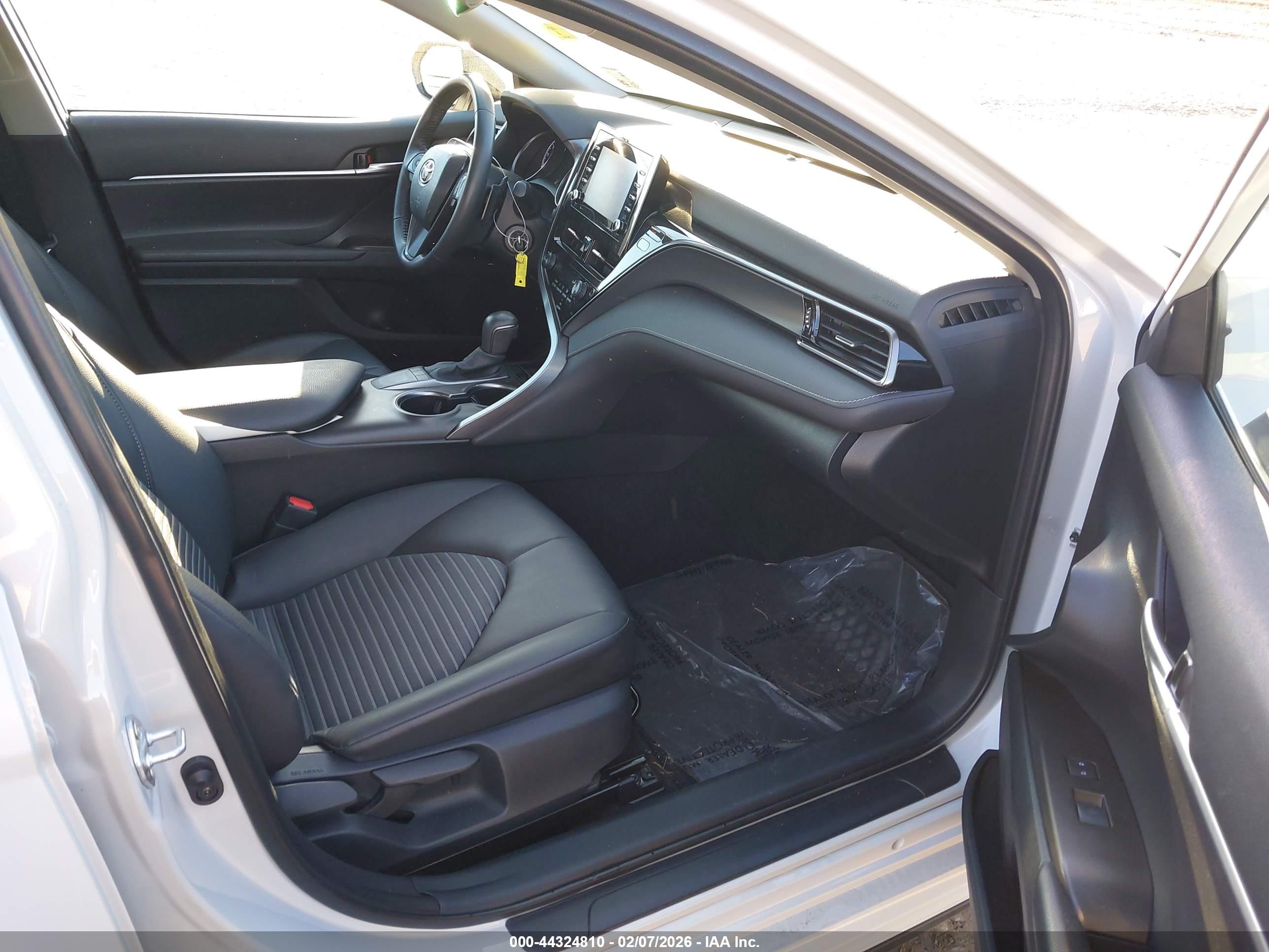 TOYOTA CAMRY image 5