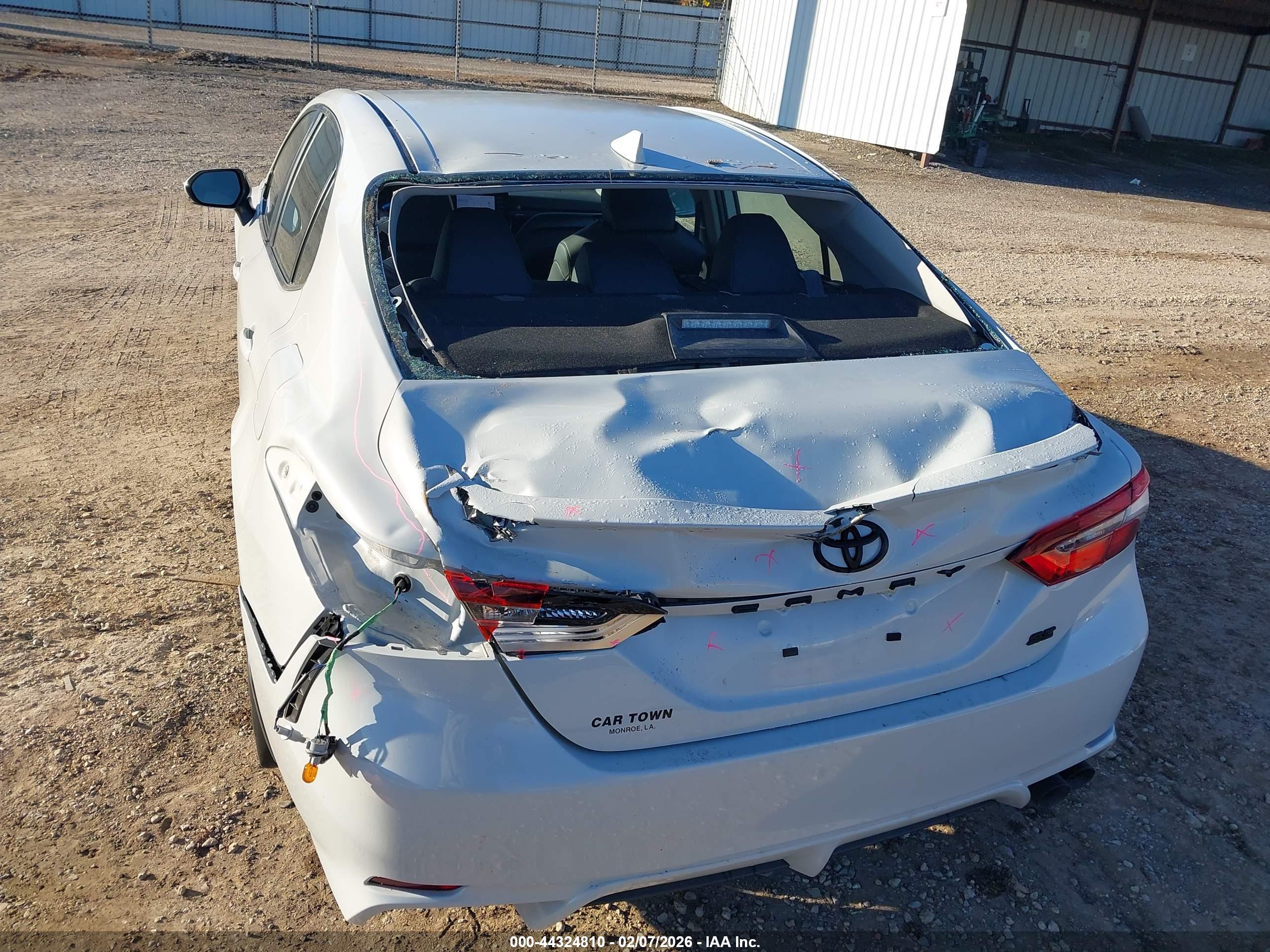 TOYOTA CAMRY image 6