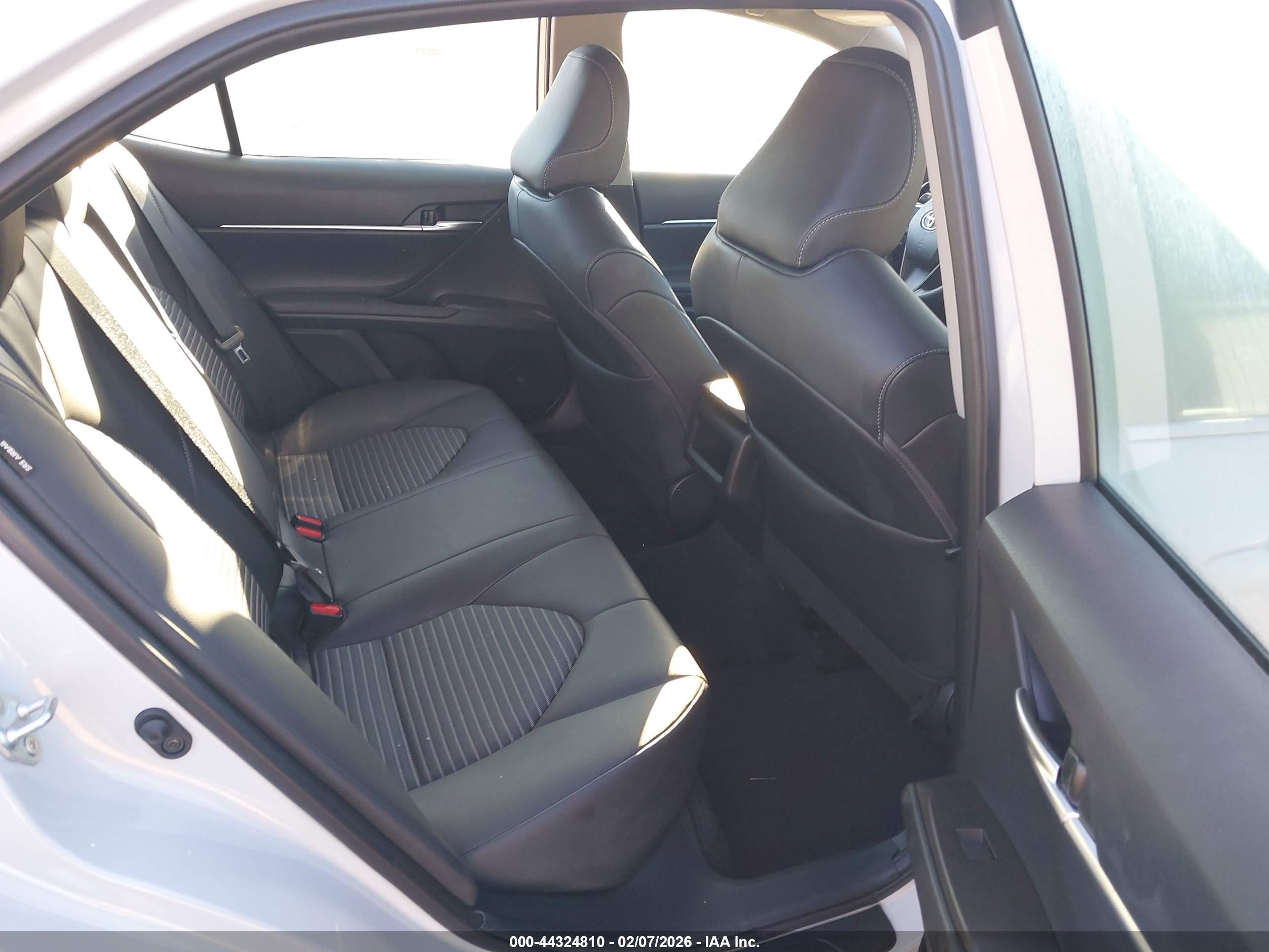 TOYOTA CAMRY image 8
