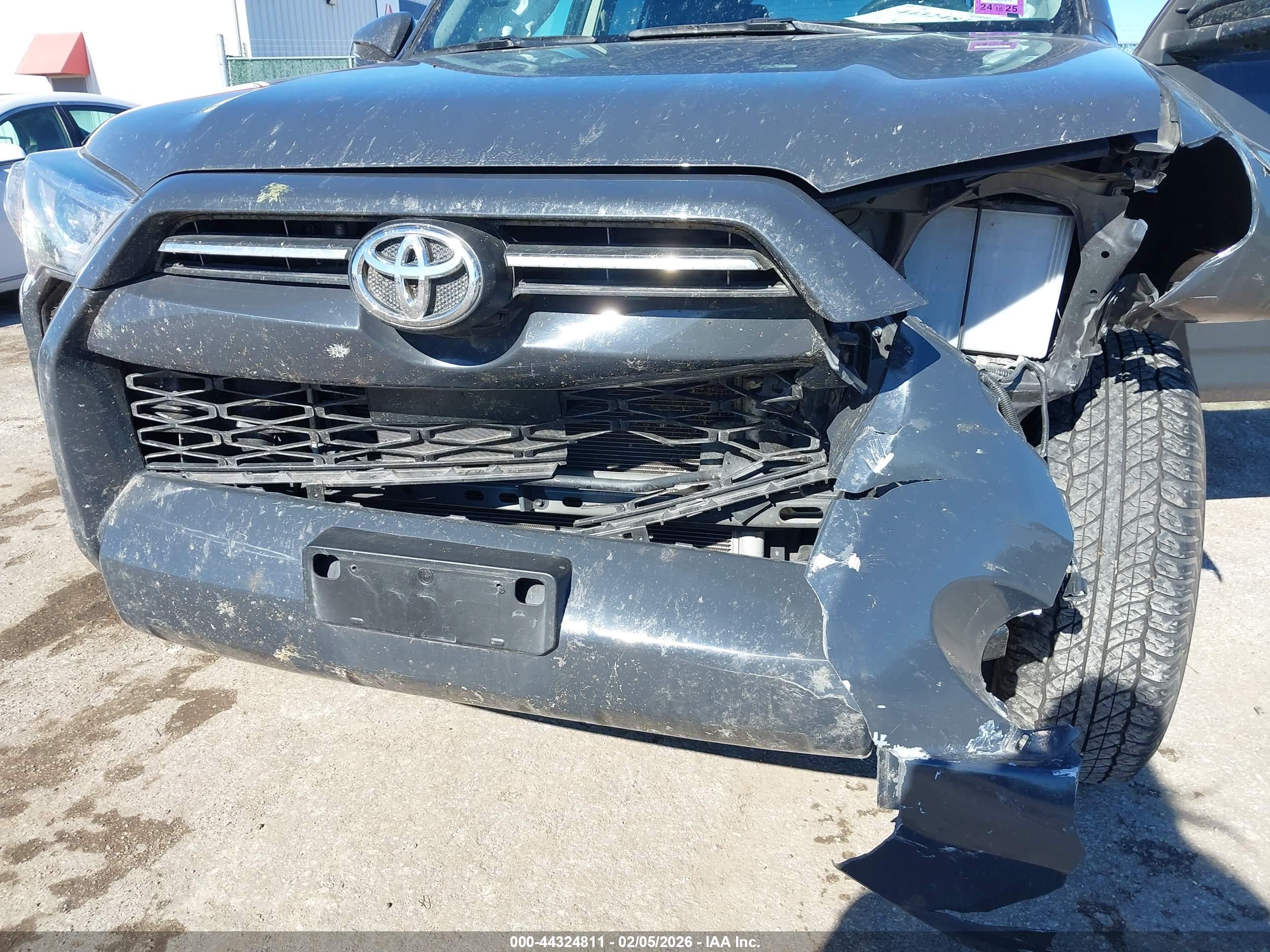 TOYOTA 4RUNNER image 6