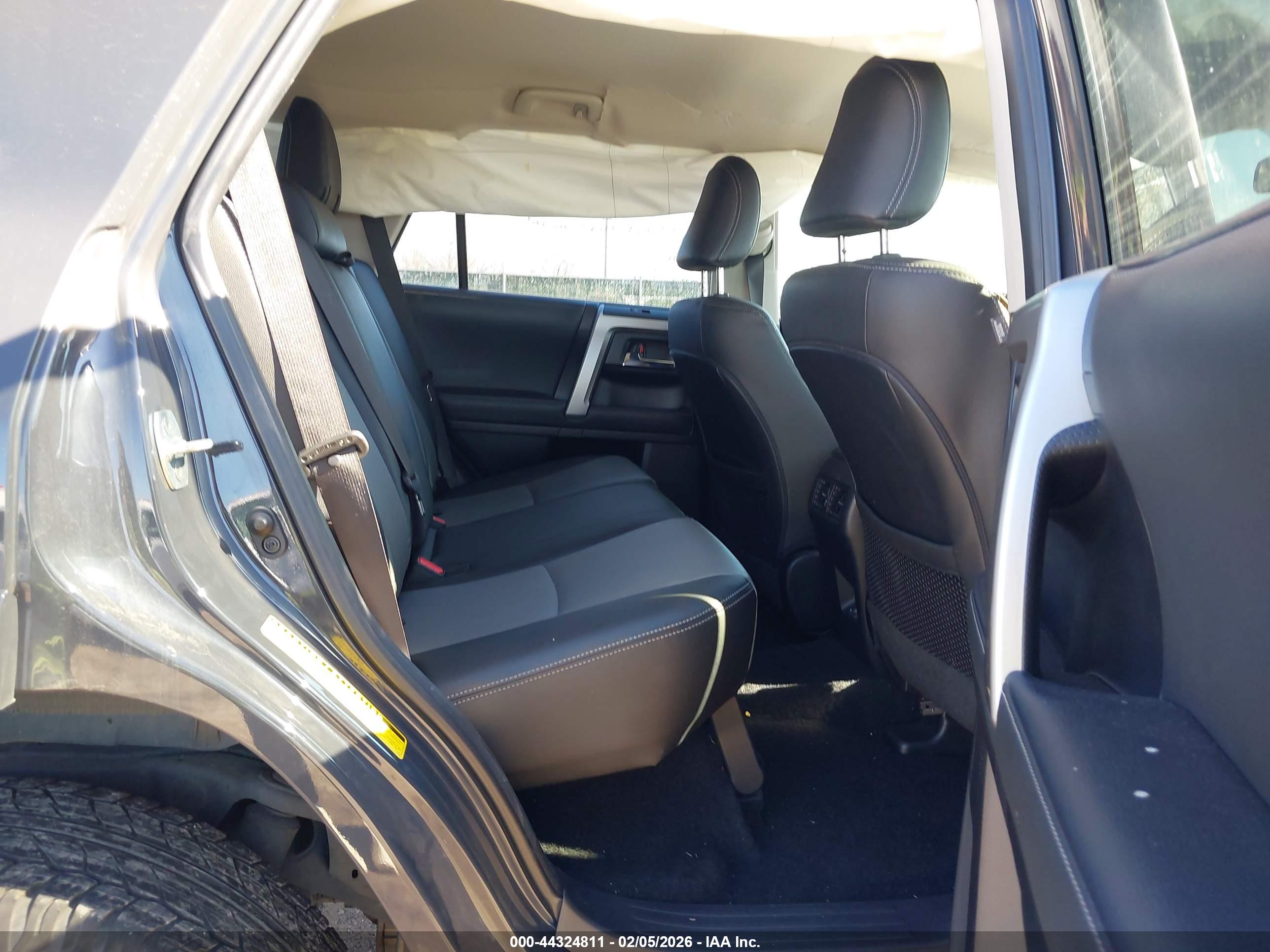 TOYOTA 4RUNNER image 8