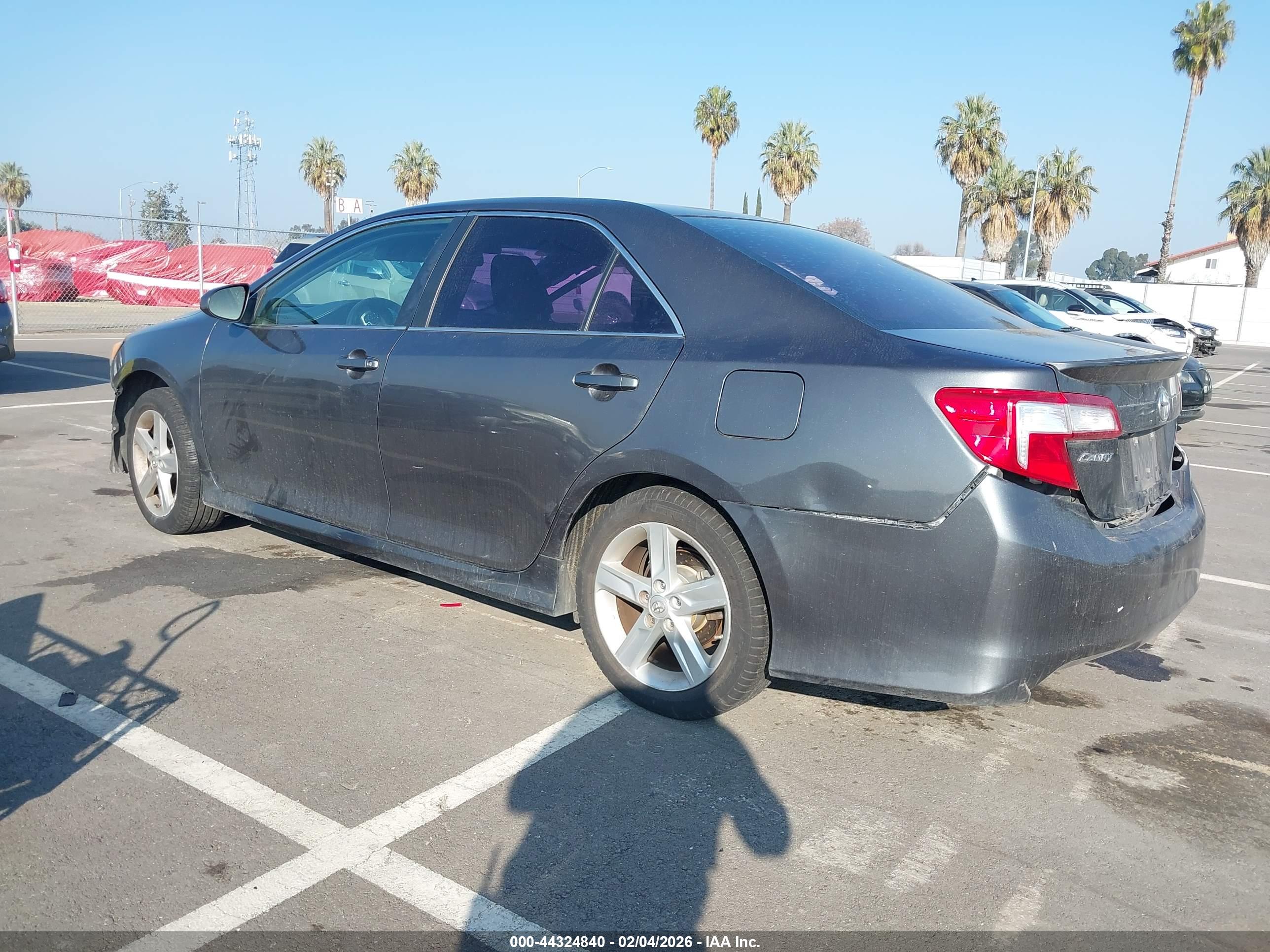 TOYOTA CAMRY image 3
